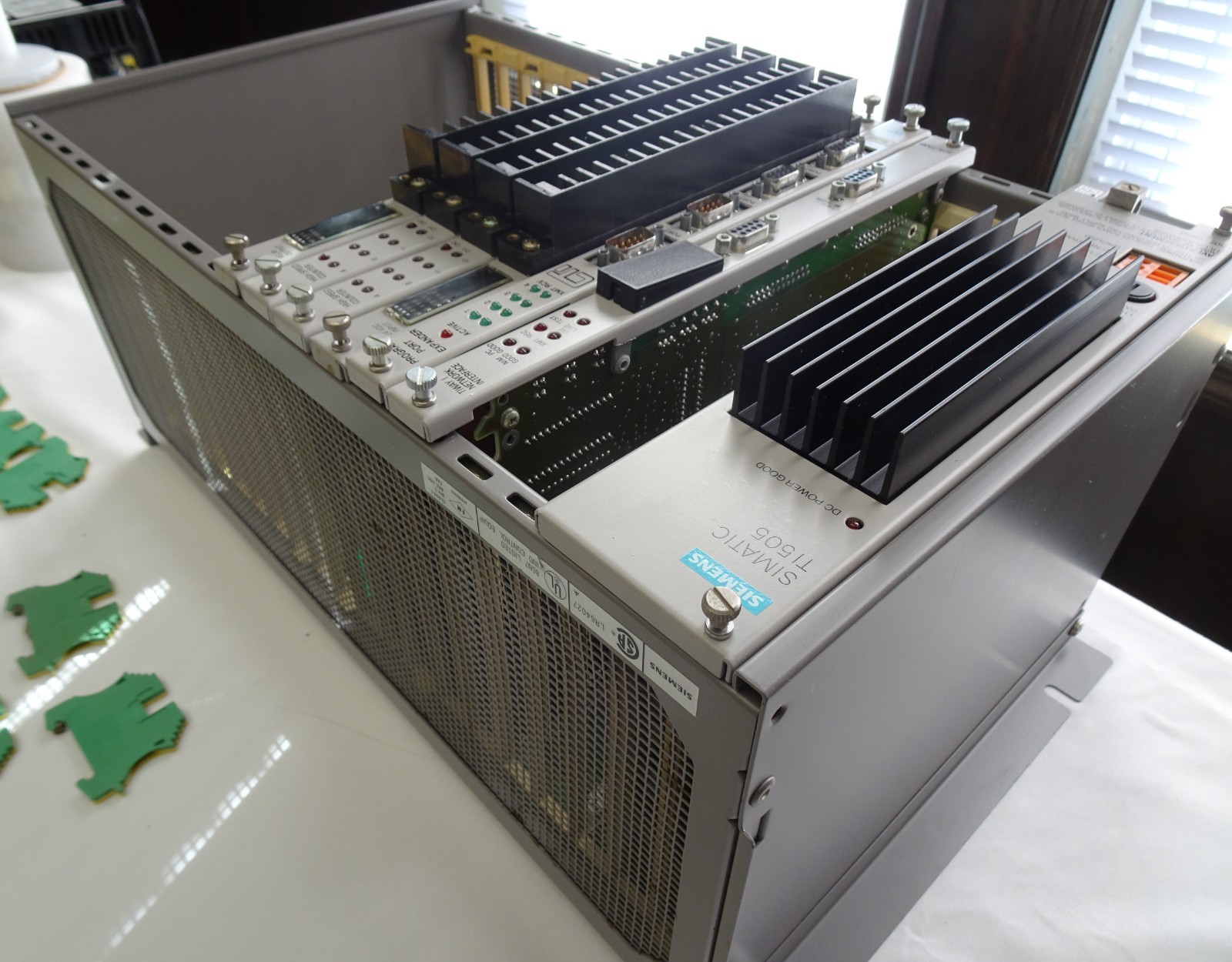 SIMATIC 505 16-SLOT ASSEMBLY SIEMENS TI545, TI505 *SEE DETAILS BELOW* (098)