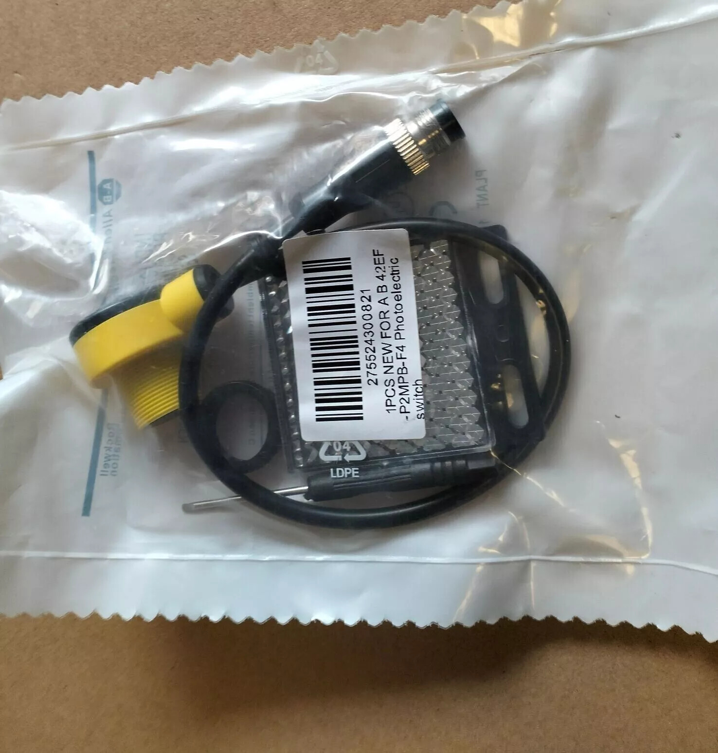 NEW FOR 42EF-P2MPB-F4 Photoelectric switch