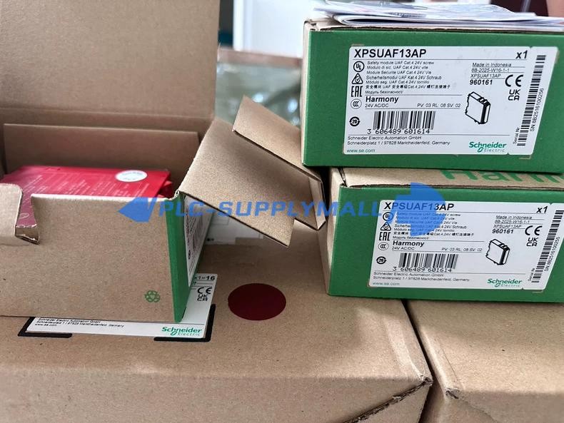 1PC NEW Schneider Safety relay XPSUAF13AP