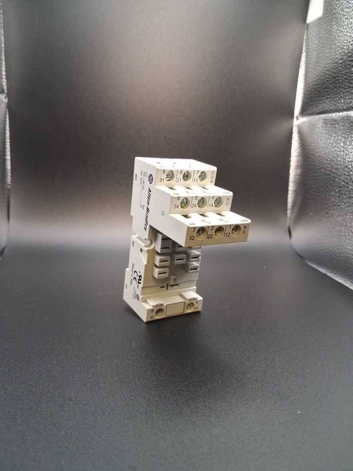 Allen Bradley 700-HN153 Ser. B Relay Socket Base 15A, 300V #B626