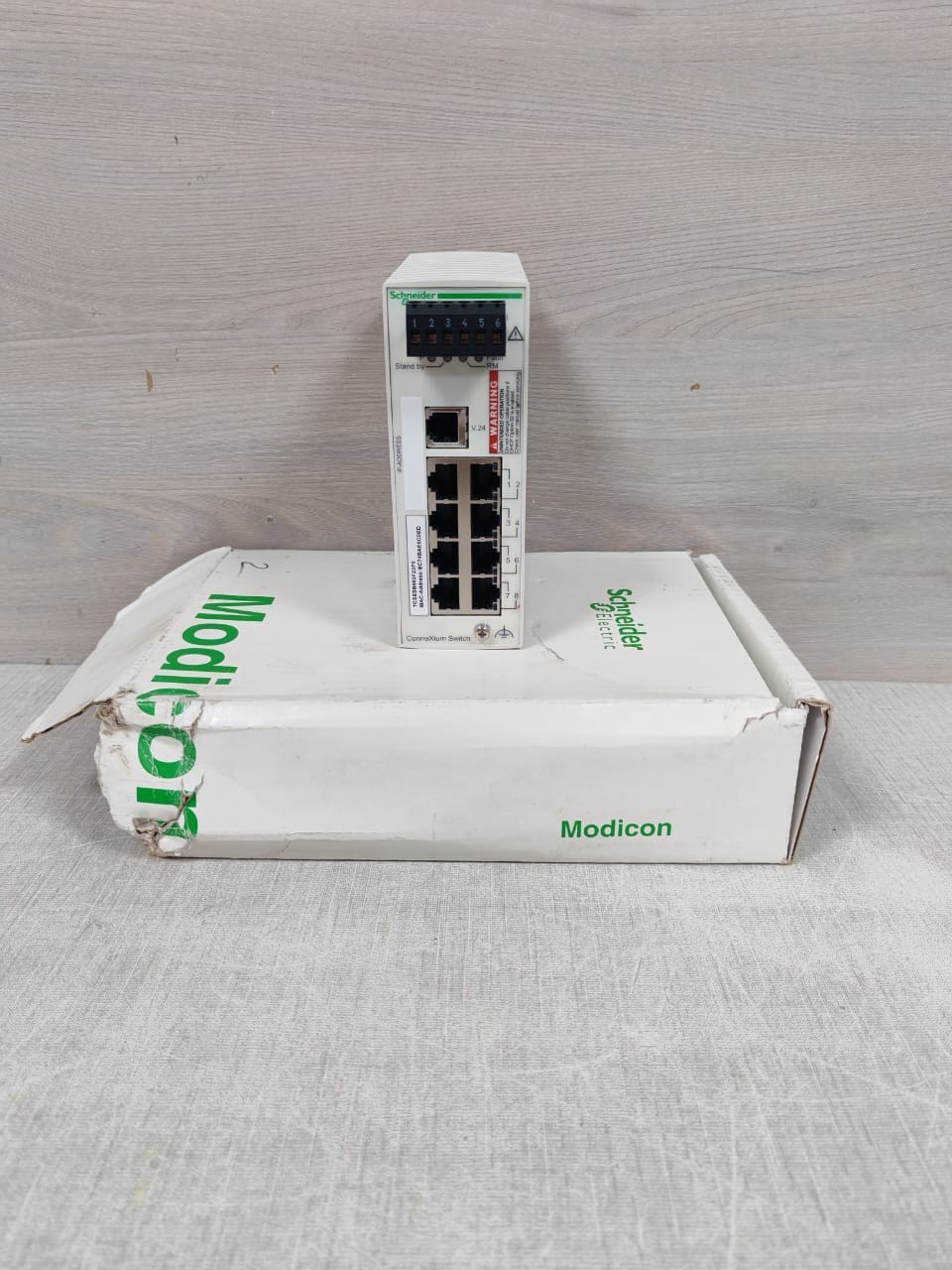SCHNEIDER ELECTRIC TCSESB083F23F0 CONNEXIUM BASIC SWITCH 8TX- NEW W/ FILTHY BOX