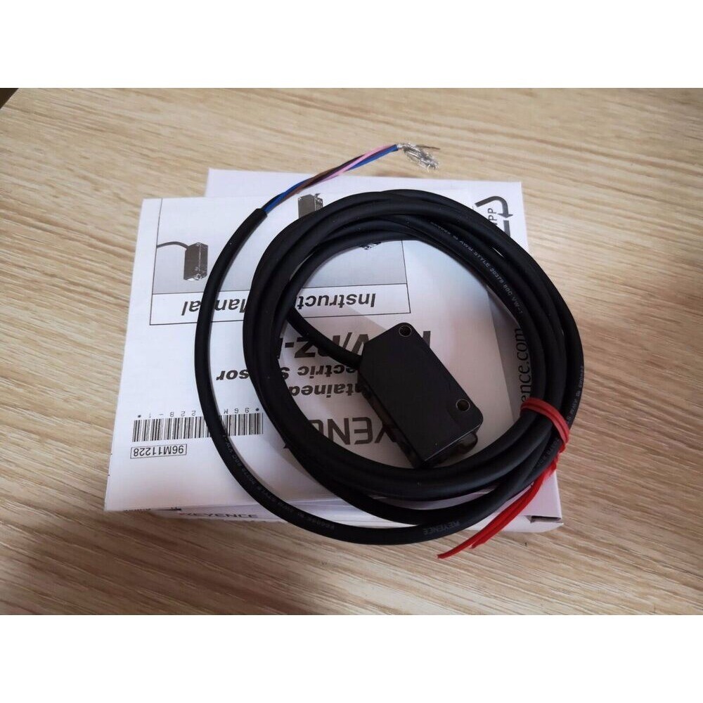 One KEYENCE PZ-V11P Photoelectric Sensor PZV11P New In Box Fast Shipping