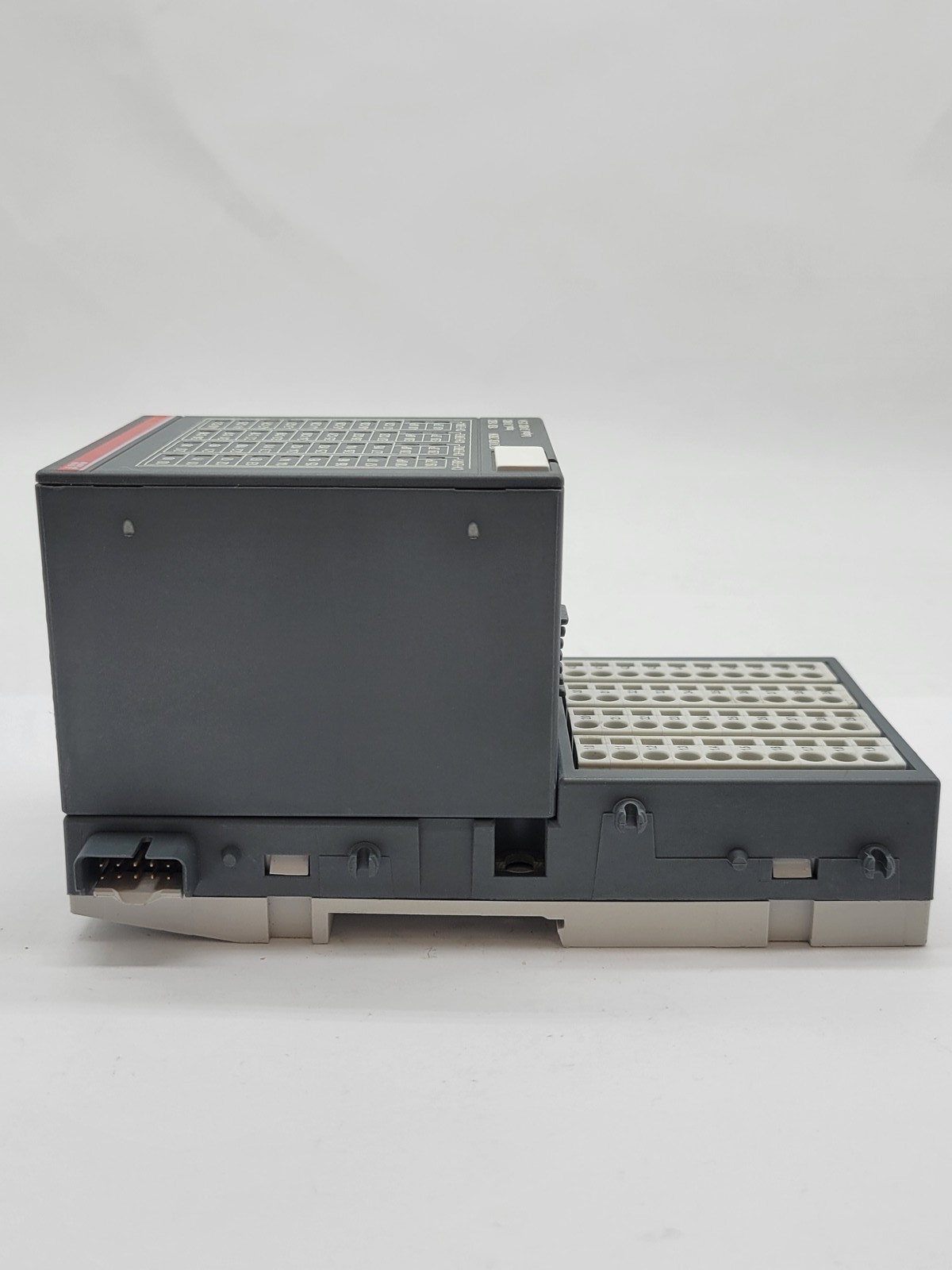 ABB DC532 B7 Digital Input/Output Module 1SAP240100R00001 24V 1Wire 200W 0.5A