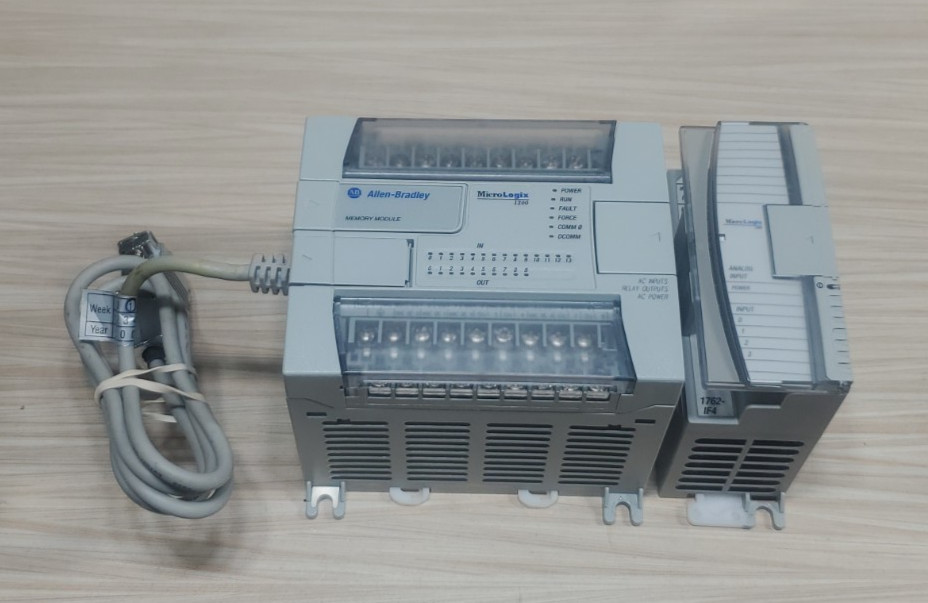 Allen-Bradley MicroLogix 1200 1762-L24AWA Analog Input 1762-MM1 Memory