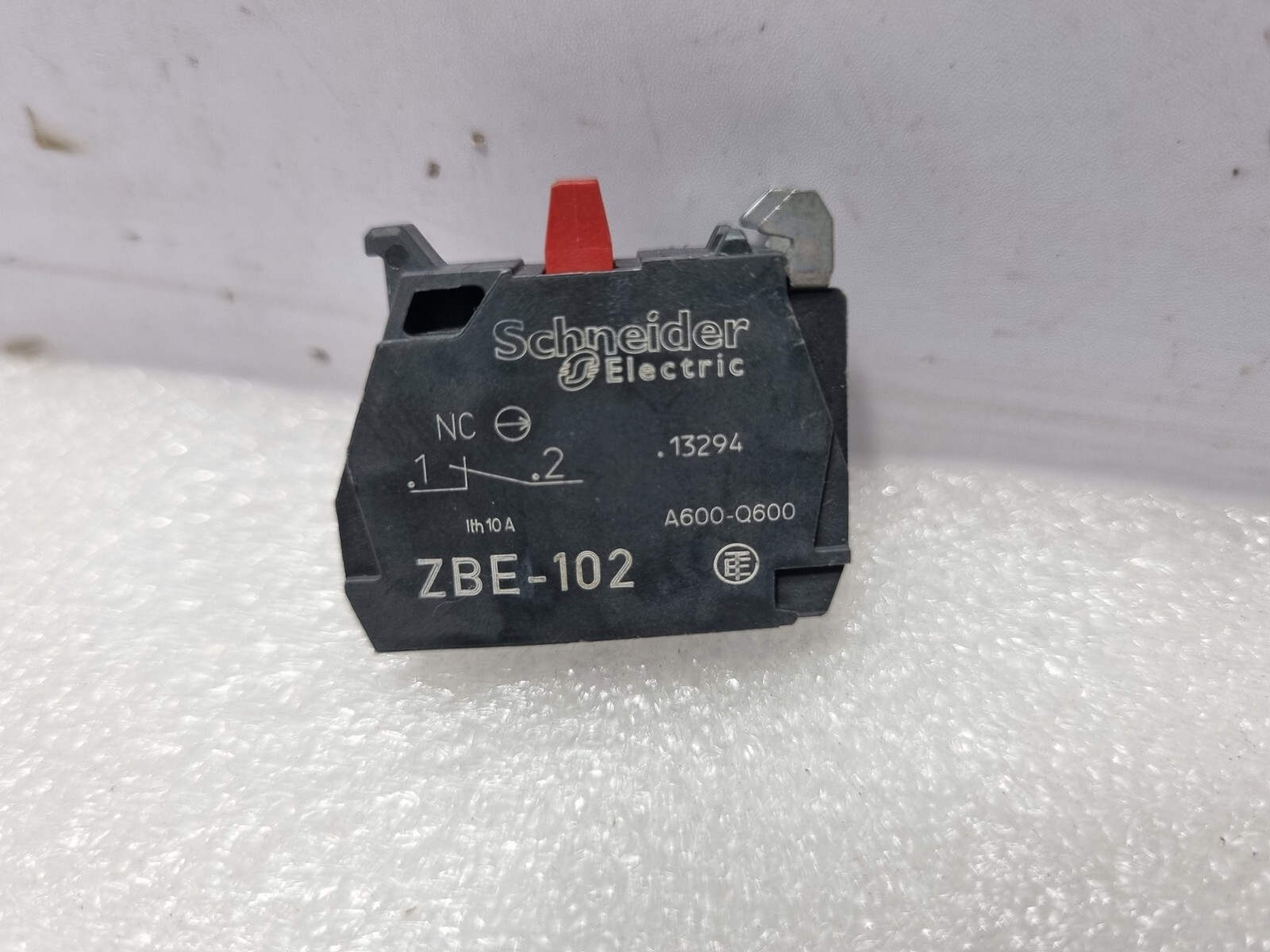 Telemecanique ZBE-102 Switch / Schneider Electric – Lot of 13pcs