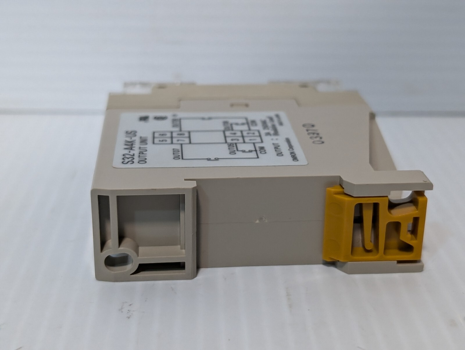 Omron S32-A4K-US PLC Output Module Unit 12VDC 3A 250VAC