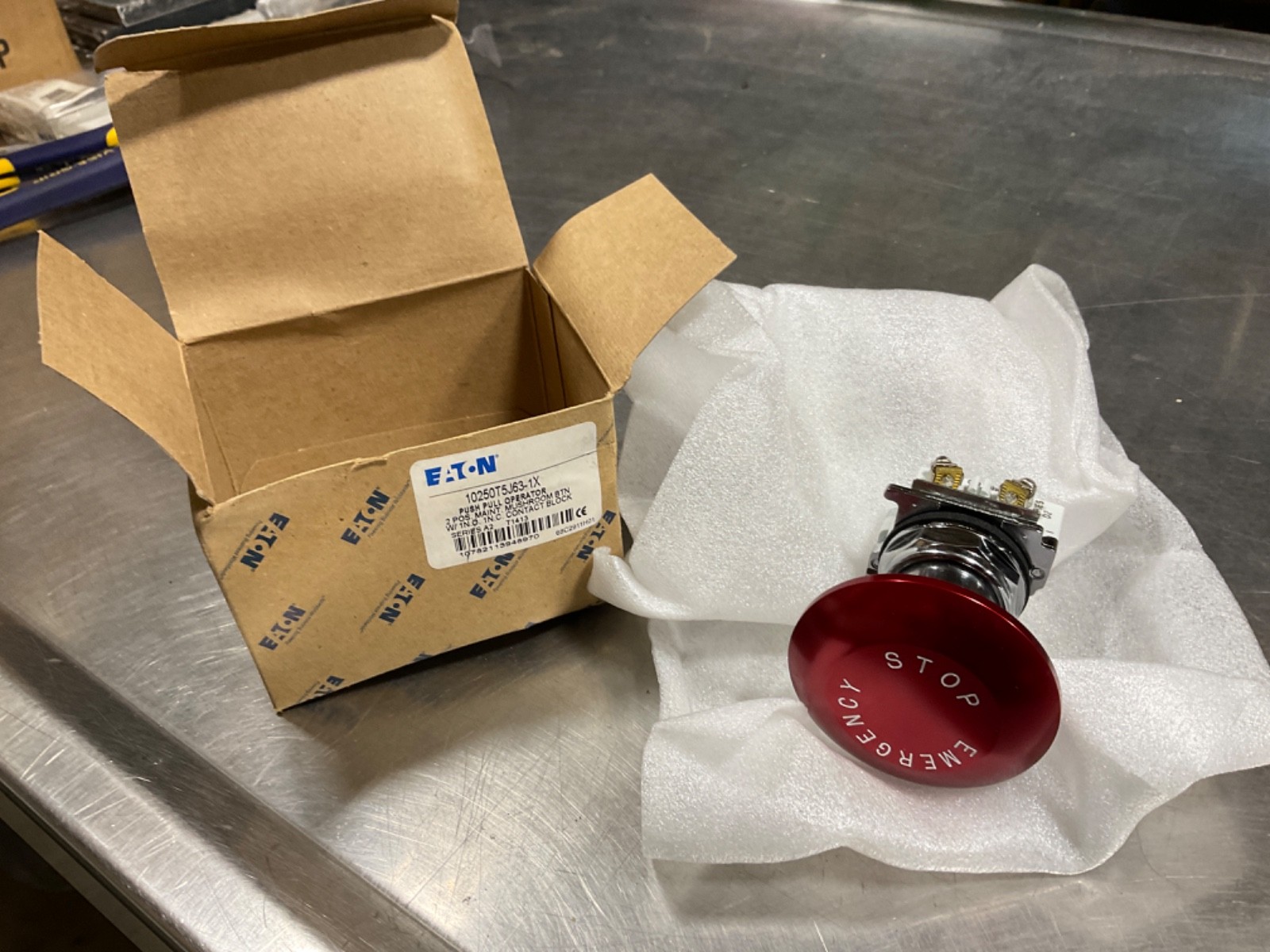 EATON 10250T5J63-1X Emergency Stop Push- Pull Button, Red, Head, NEW