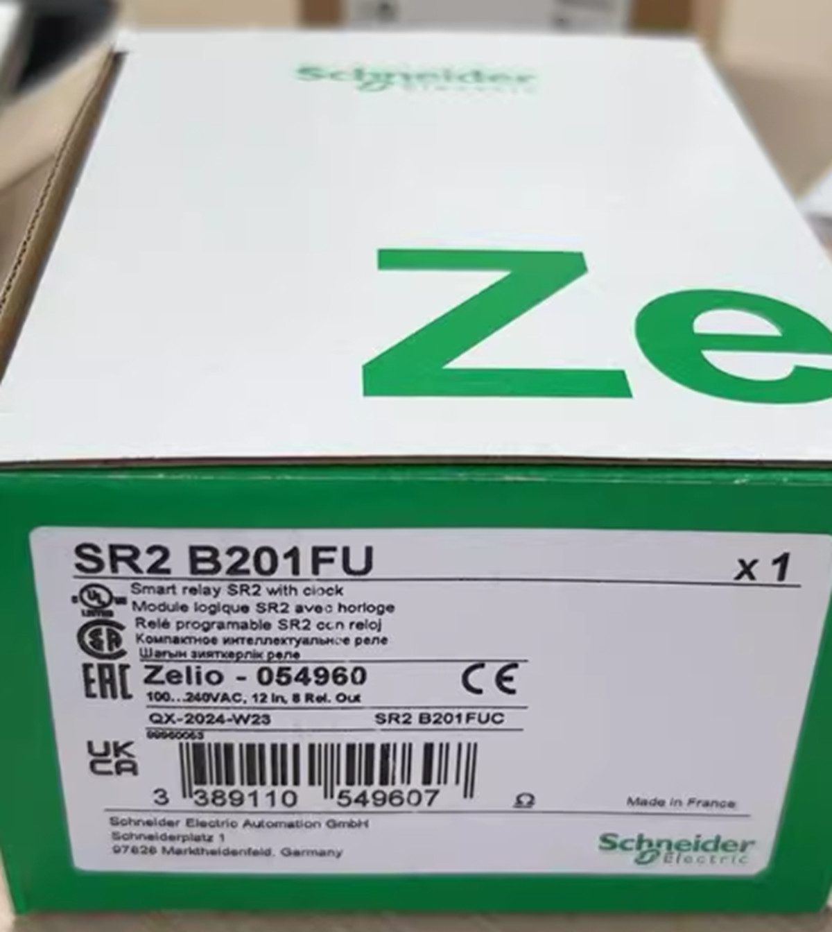 NEW Schneider SR2B201FU Zelio Logic SR2 Smart Relay, 20 I/O, 100-240 VAC