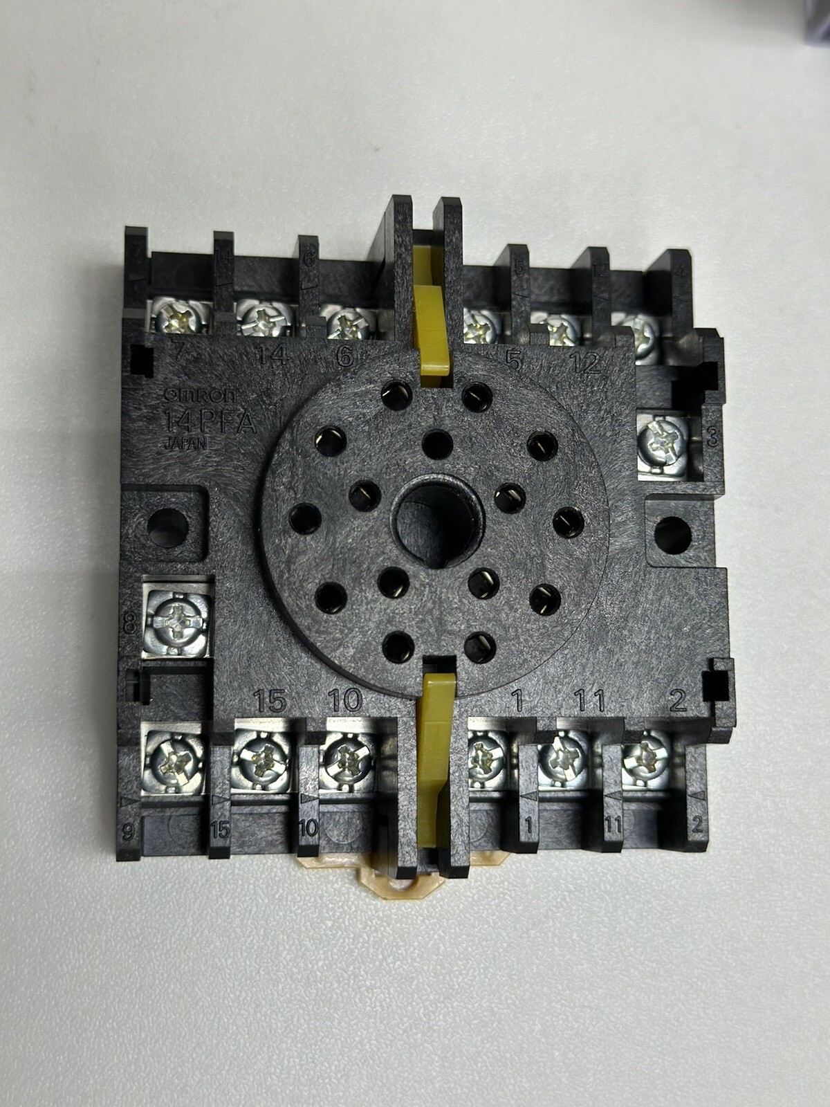 OMRON MM4PN RELAY 15 PIN DC200/220V WITH SOCKET 14PFA