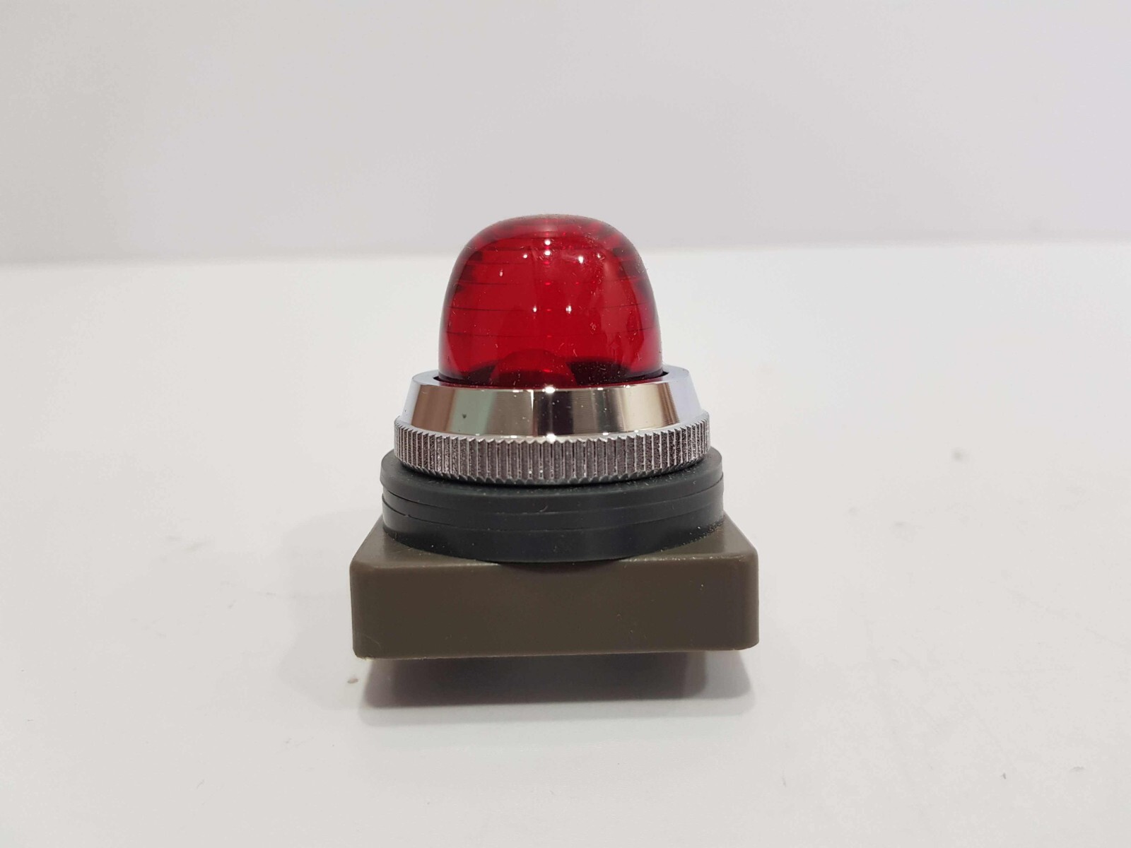 IZUMI RED PILOT LIGHT – LOT OF 3