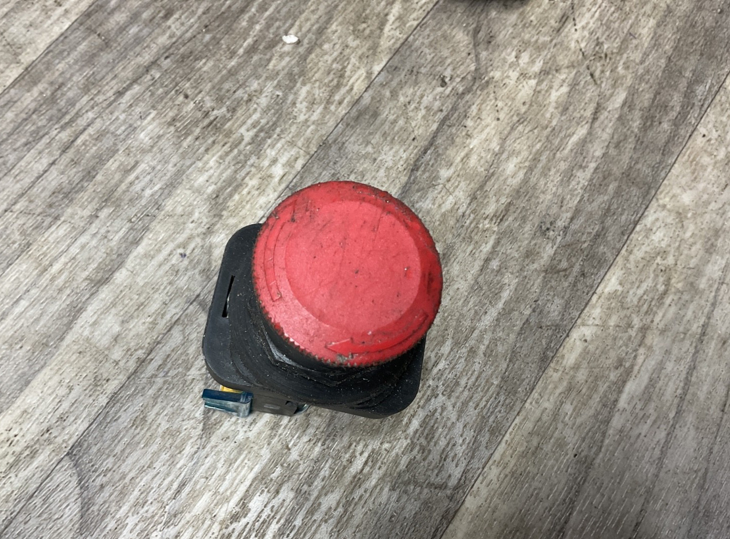 Allen Bradley 800H-FRXT6AV SER F – E-Stop Push-Pull Twist Release #335M127