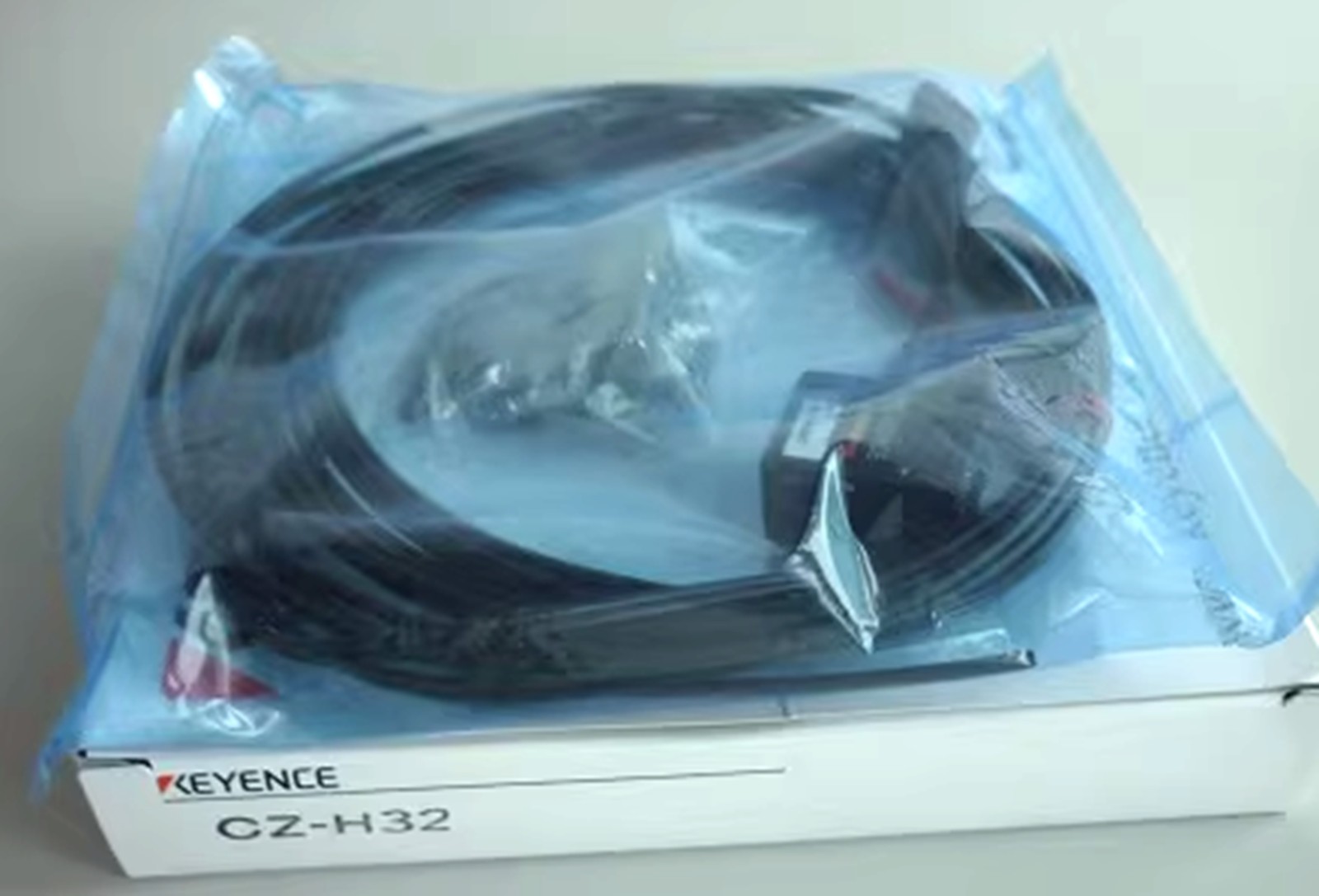 NEW Keyence CZ-H32 Laser Sensor
