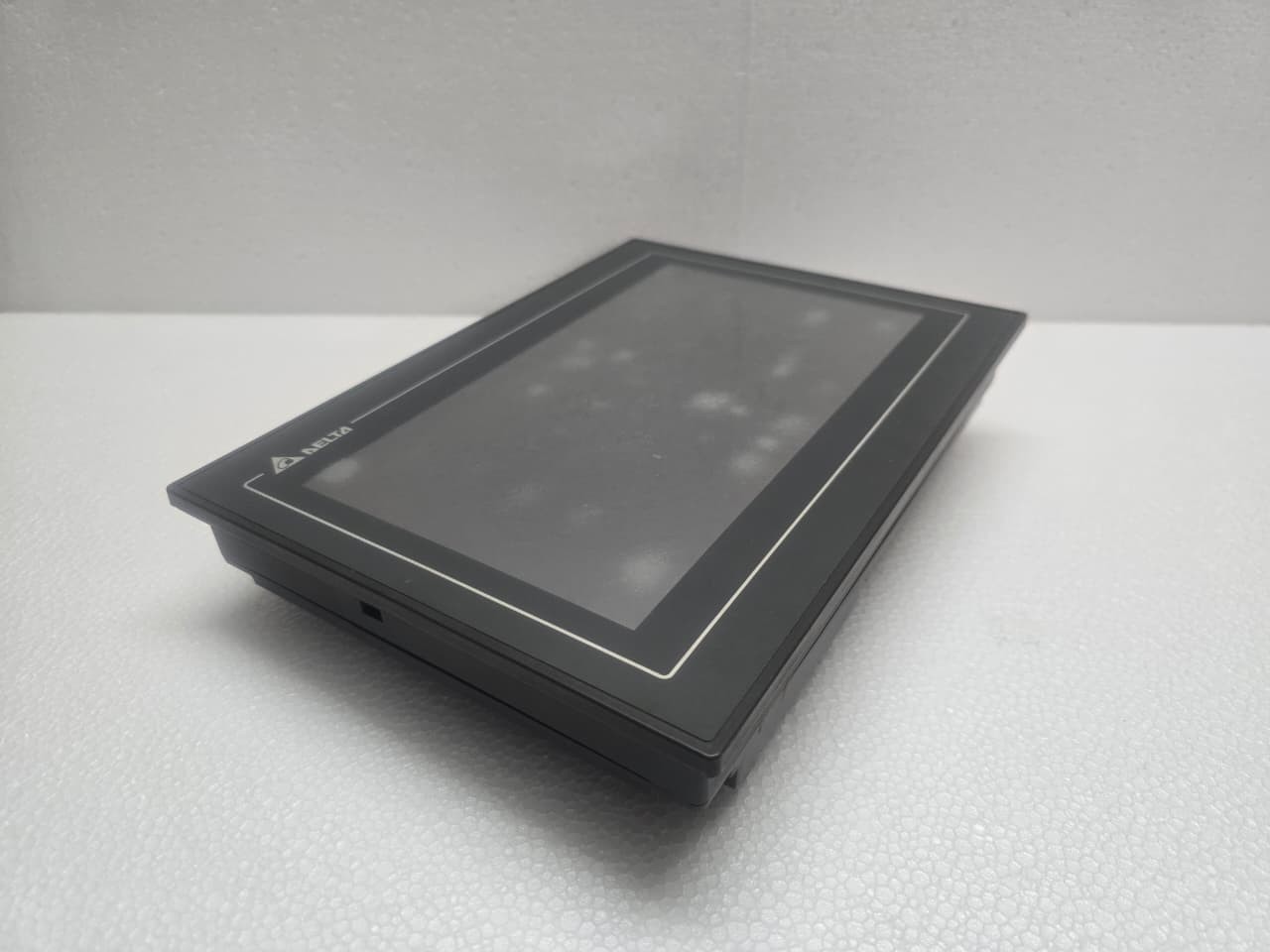 Delta DOP-110IS is a 10.1-inch Human Machine Interface (HMI)