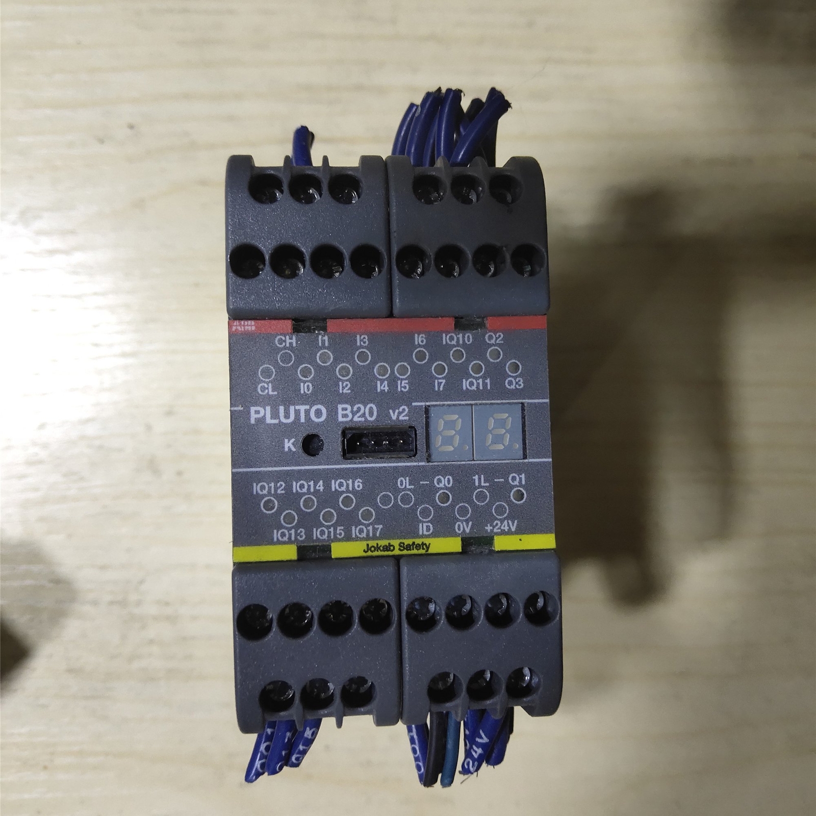 1ps New 2TLA020070R4600 ABB safety relay PLUTO B20 V2 Fast Delivery