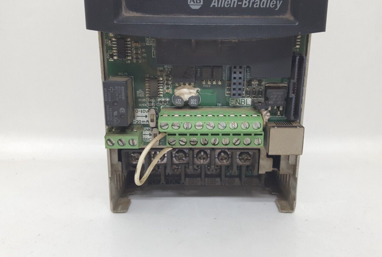 ALLEN BRADLEY 22B-D2P3N104 POWERFLEX 40 AC DRIVE 0.75KW/1.0 HP SERIES A