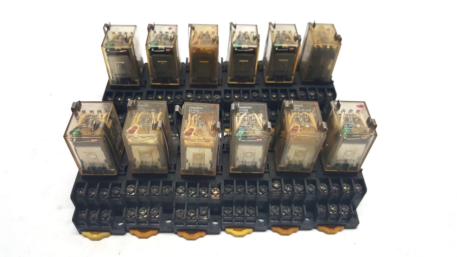 OMRON MY4N 24VDC POWER RELAY WITH BASE PYF14A / LOT OF 12