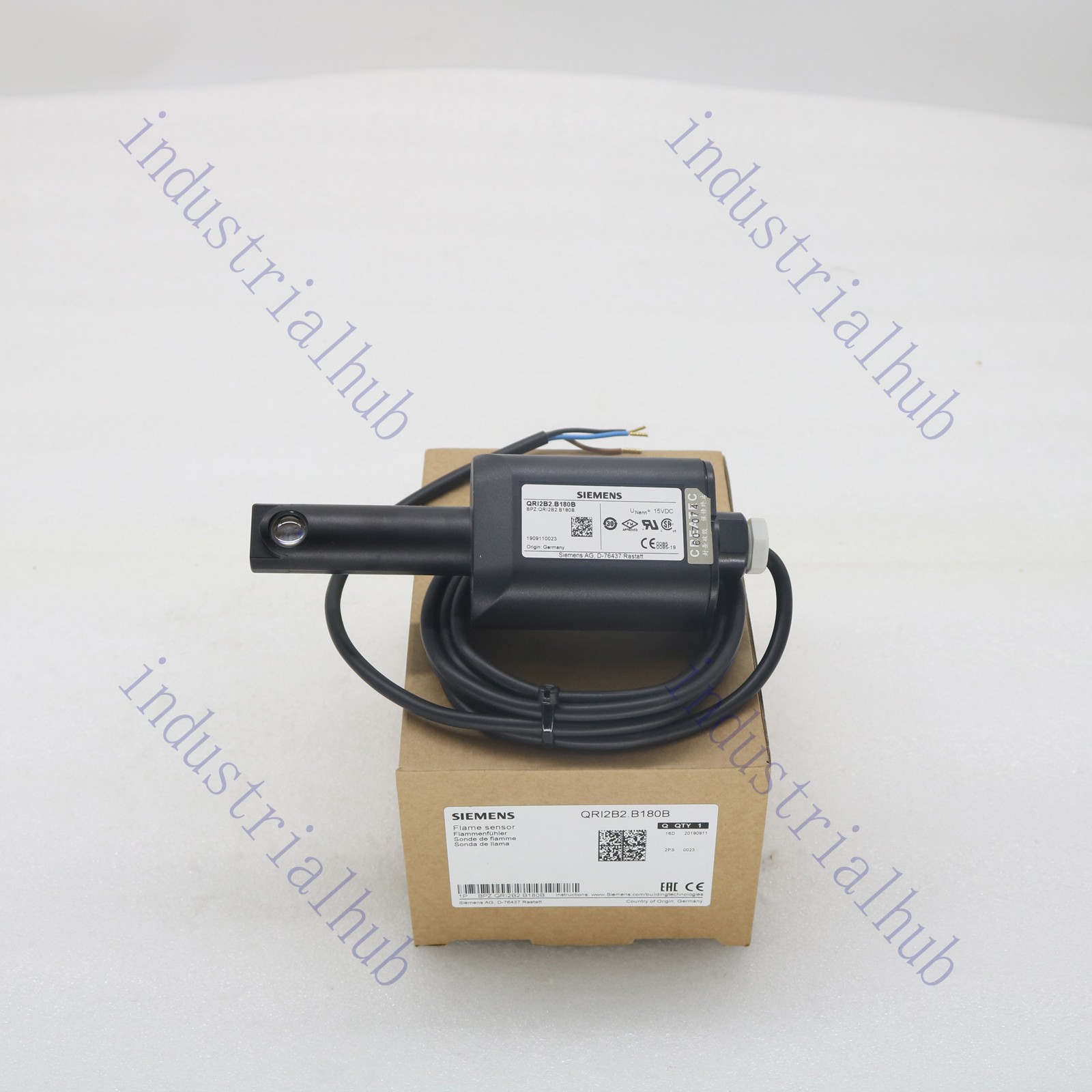 SIEMENS New flame detector QRI2B2.B180B QRI2B2.B180B 1 year warranty