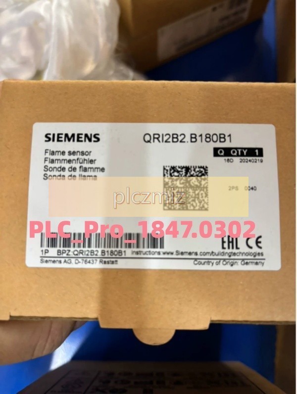 QRI2B2.B180B1 1PCS Brand New Siemens QRI2B2.B180B1 Flame Sensor Fast shipment