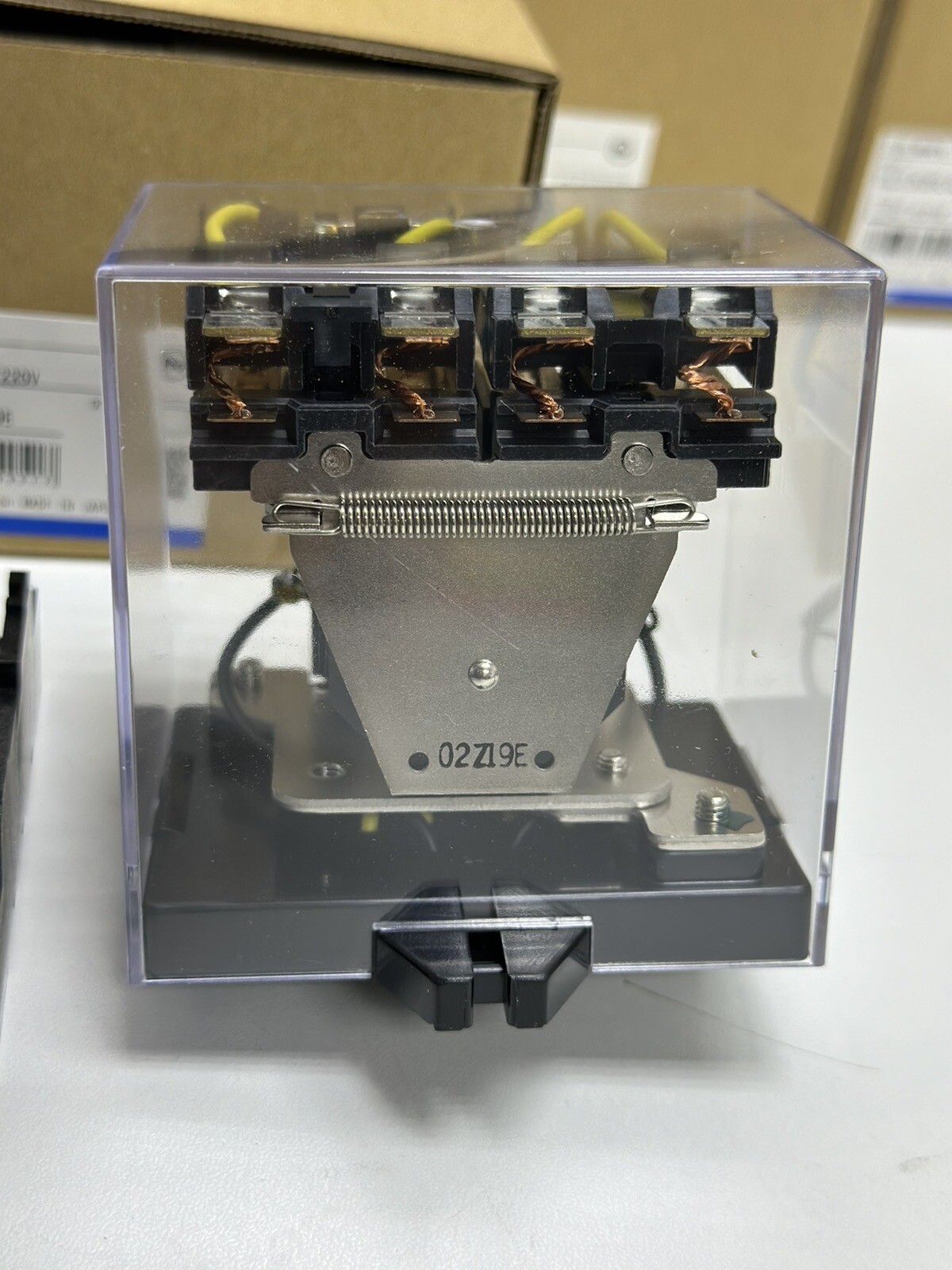 OMRON MM4PN RELAY 15 PIN DC200/220V WITH SOCKET 14PFA