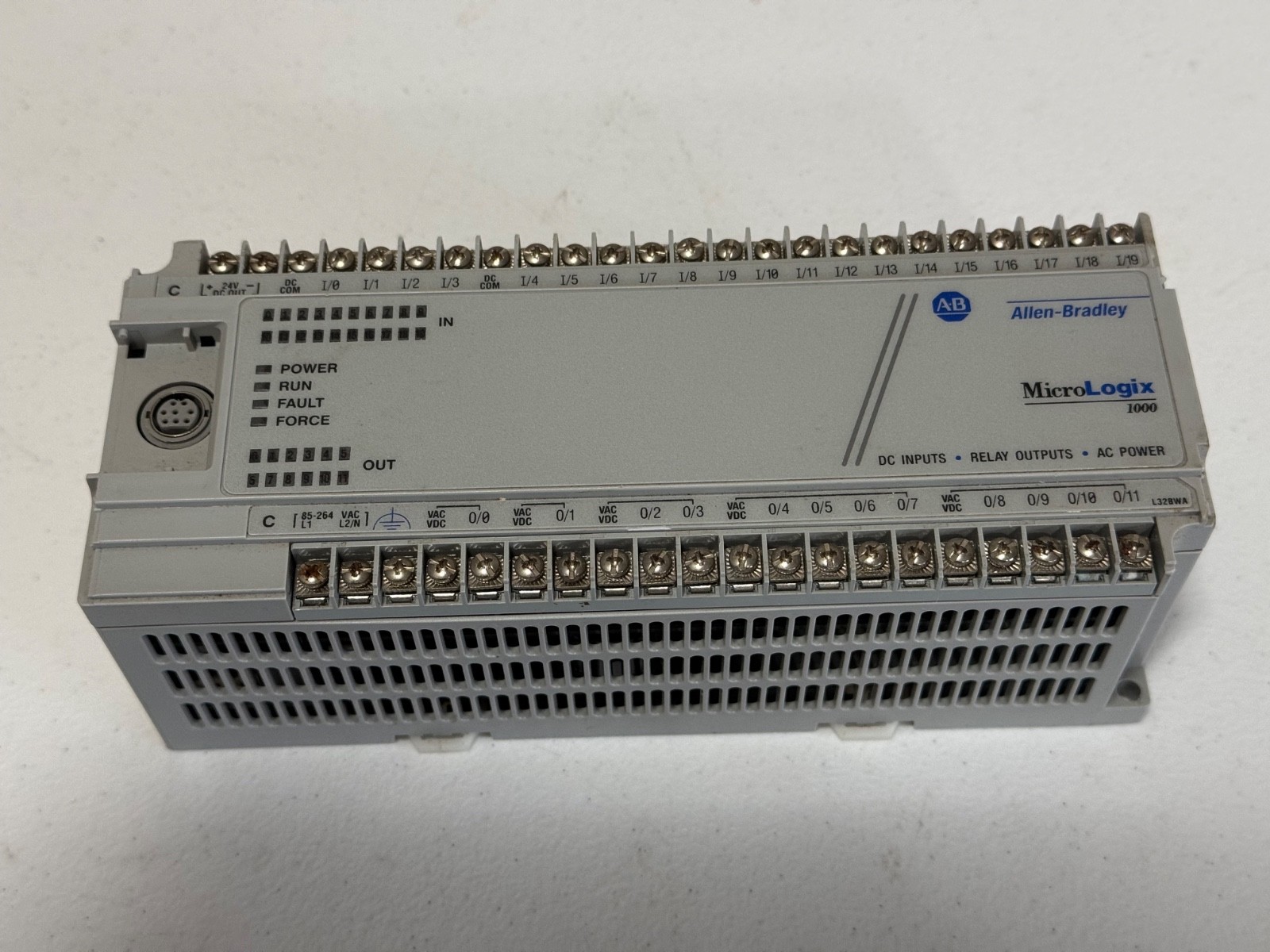 Allen-Bradley 1761-L32BWA MicroLogix 1000 PLC Controller, Series E, FRN 1.0