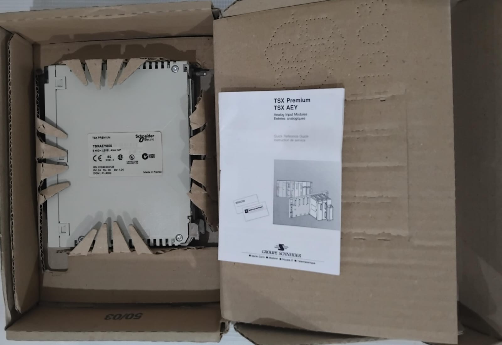 Schneider TSXAEY800 PLC Module/ TSX AEY Premium 074763/ PV:04 SV:1.00