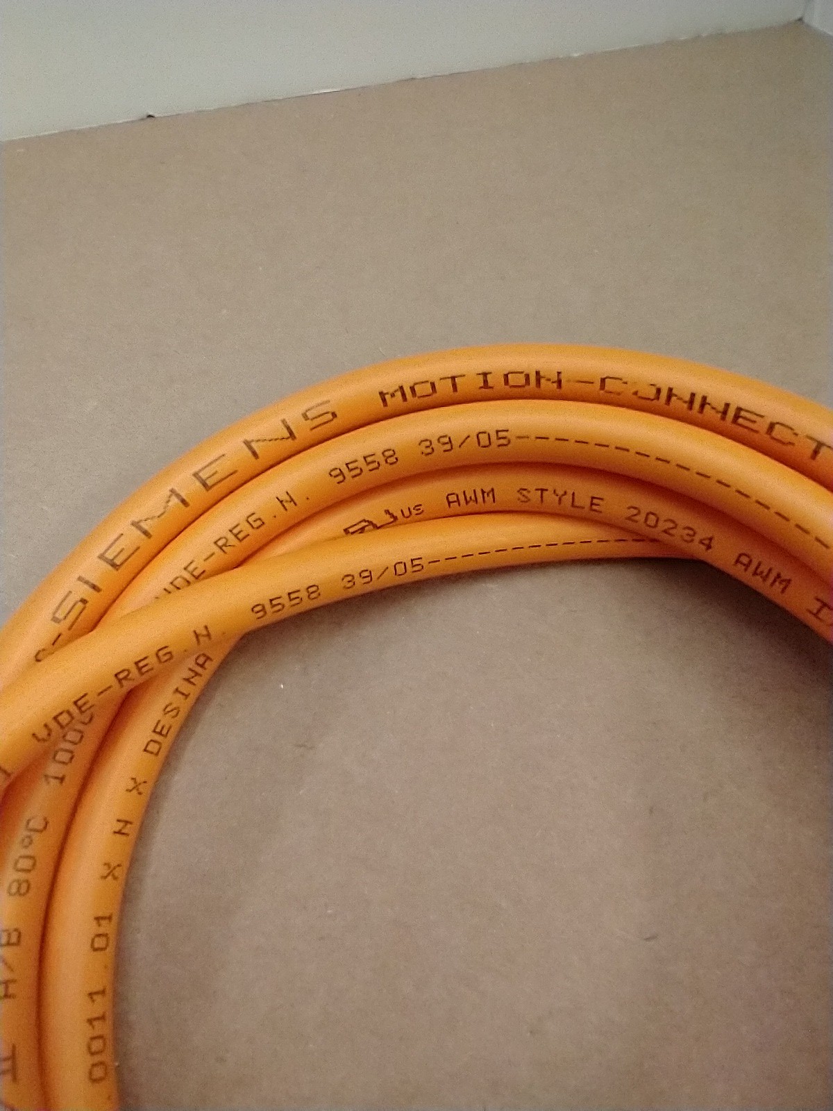 NEW 2 meters Siemens Motion-Connect 800 570108.0011 AWM Style 20234 Cable