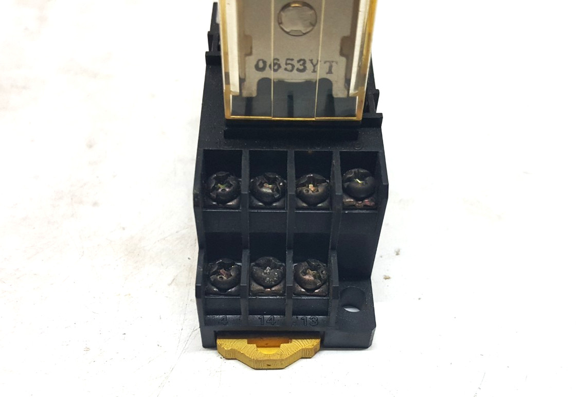 OMRON MY4N 24VDC POWER RELAY WITH BASE PYF14A / LOT OF 12