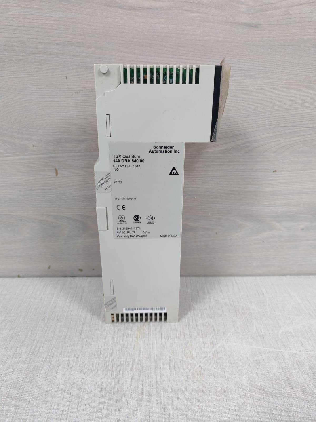 SCHNEIDER AUTOMATION TSX QUANTUM 140DRA84000 RELAY OUT 16X1 -NEW W/ FILTHY BOX