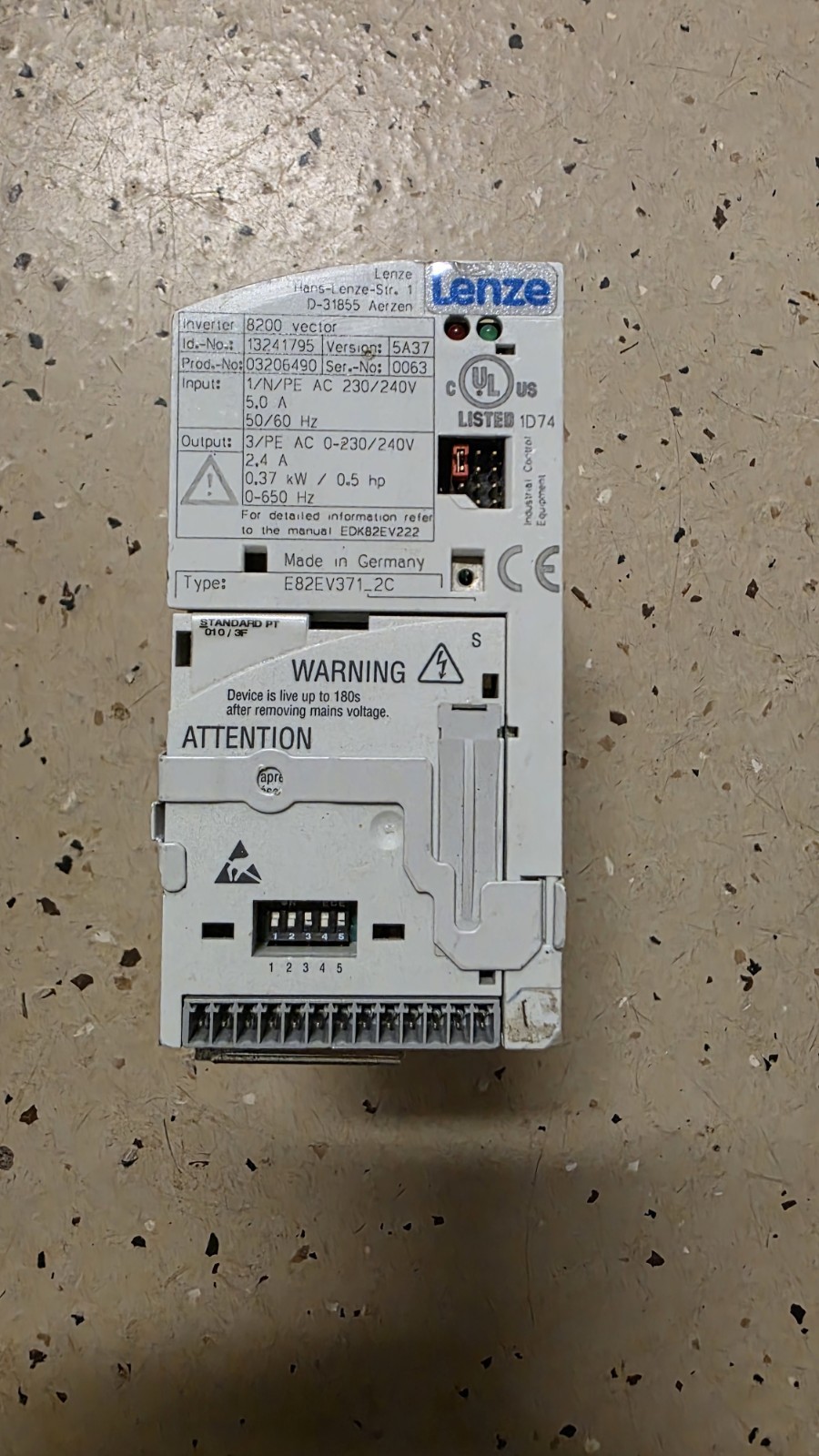 E82EV371K2C LENZE Inverter 8200 Vector E82EV371_2C E82EV371K2C *G-T2
