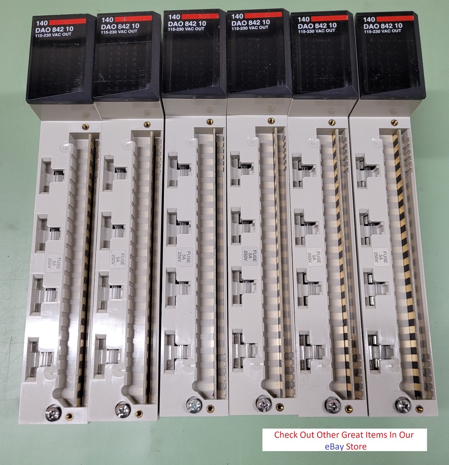 Schneider 140DAO84210 Output Module, 100-230VAC, 4X4