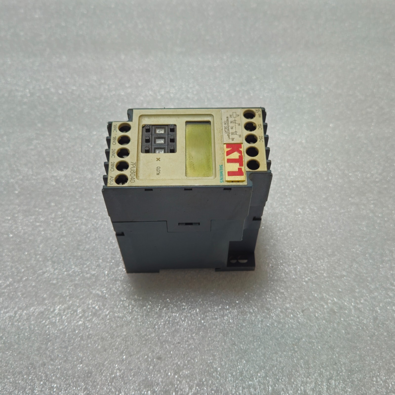SIEMENS 7PU3040-0BB34 ON DELAY TIMER 24V AC/DC