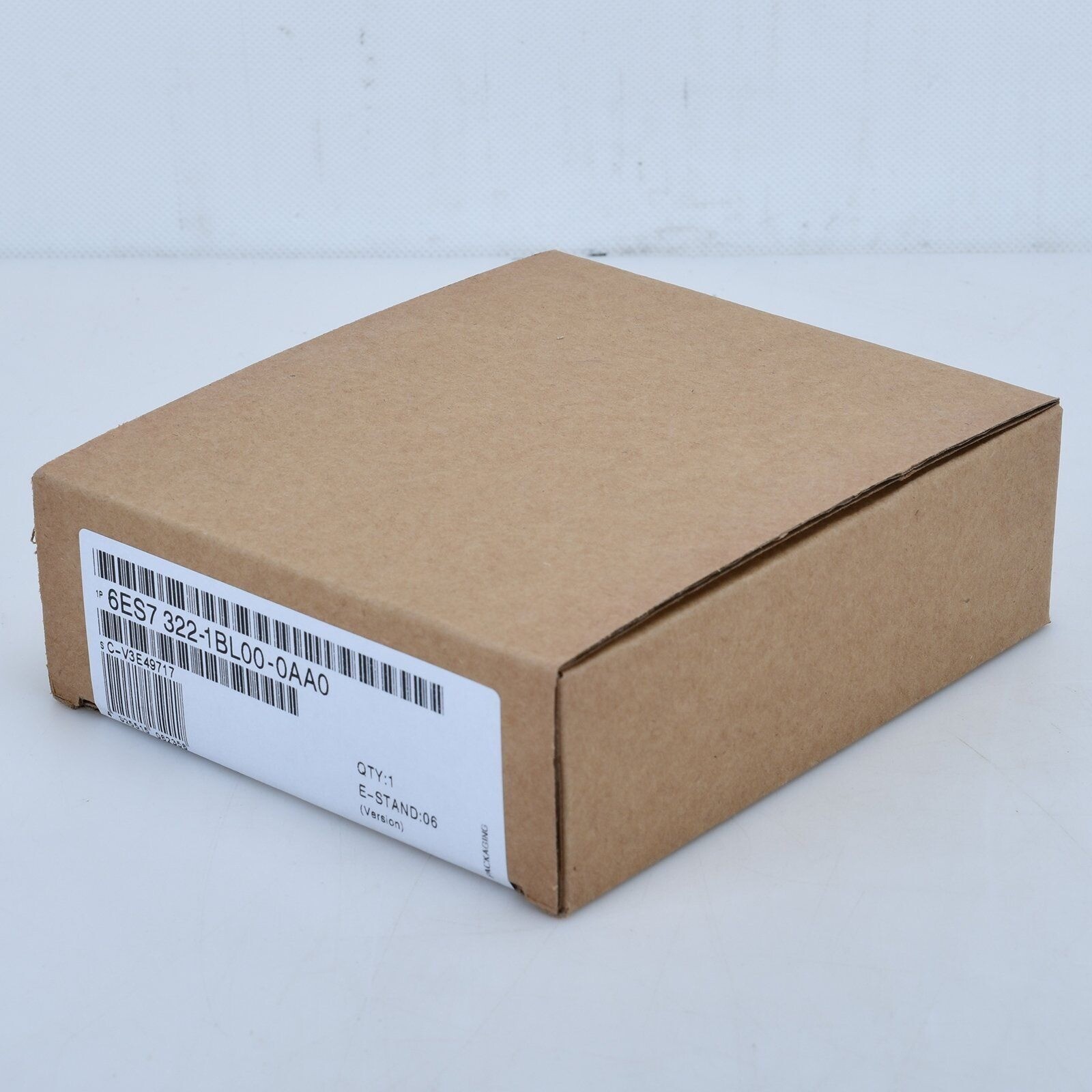 Siemens 6ES7322-1BL00-0AA0 6ES7 322-1BL00-0AA0 SM322 Digital Output new in box.