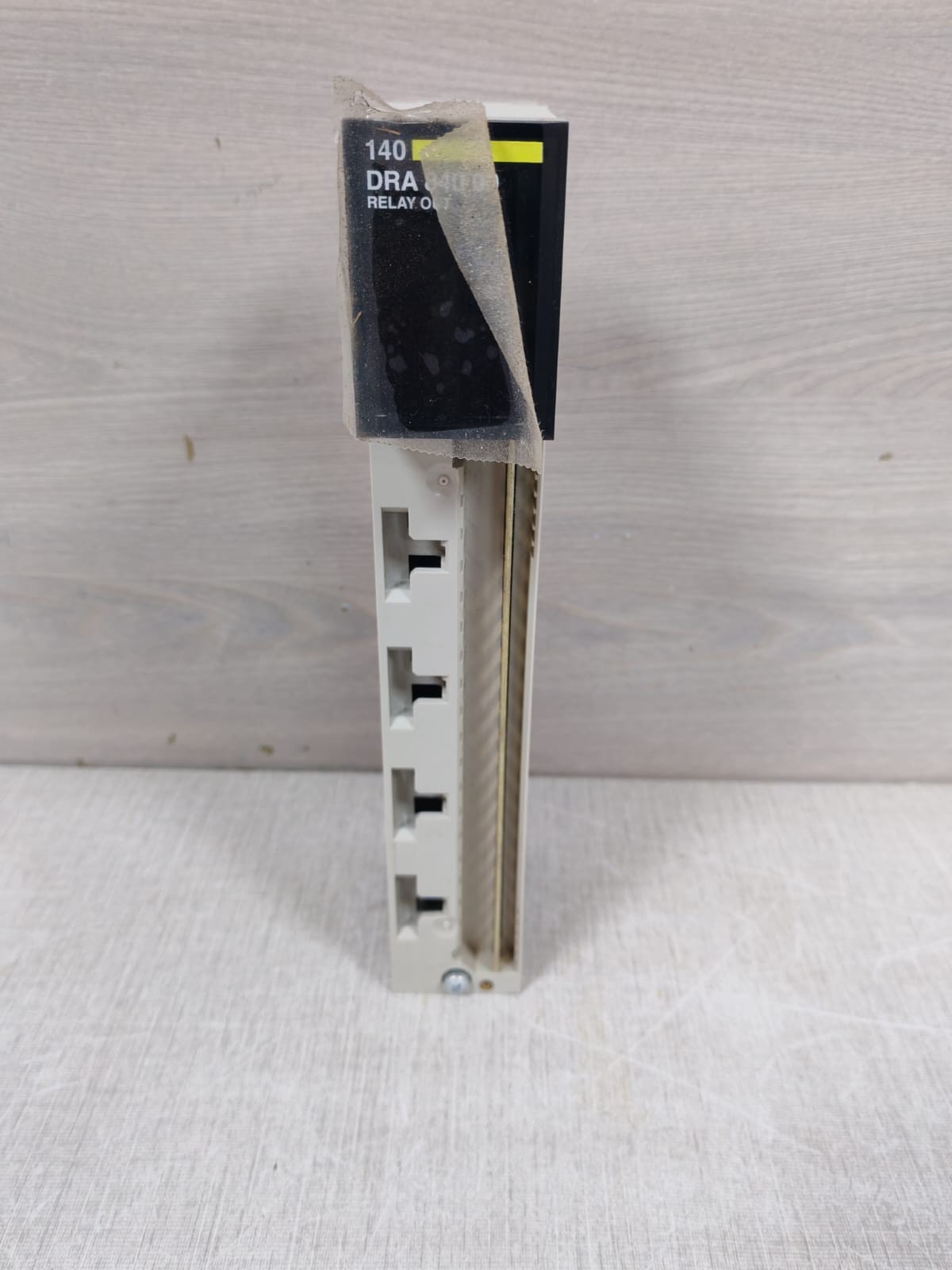 SCHNEIDER AUTOMATION TSX QUANTUM 140DRA84000 RELAY OUT 16X1 -NEW W/ FILTHY BOX