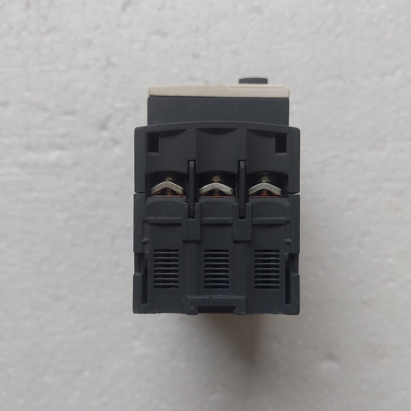 SCHNEIDER ELECTRIC GV2-ME07 Motor circuit breaker GV2ME07 MADE IN FRANCE