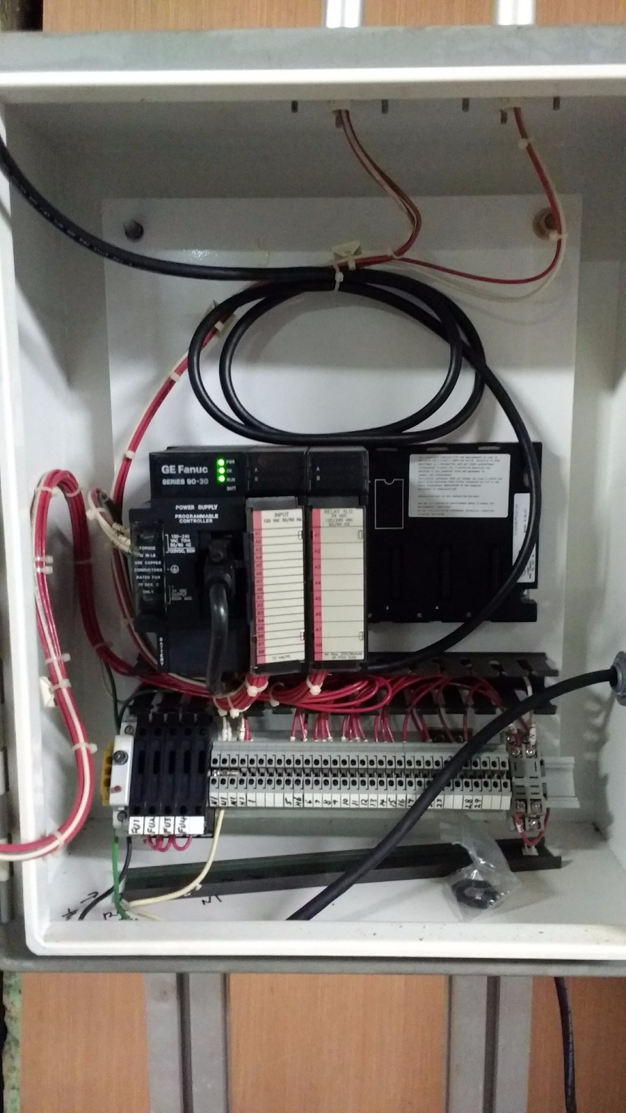KEP Model # 2-GE-90 control box with stack lights w/ GE Fanuc 90-30 PLC no stand