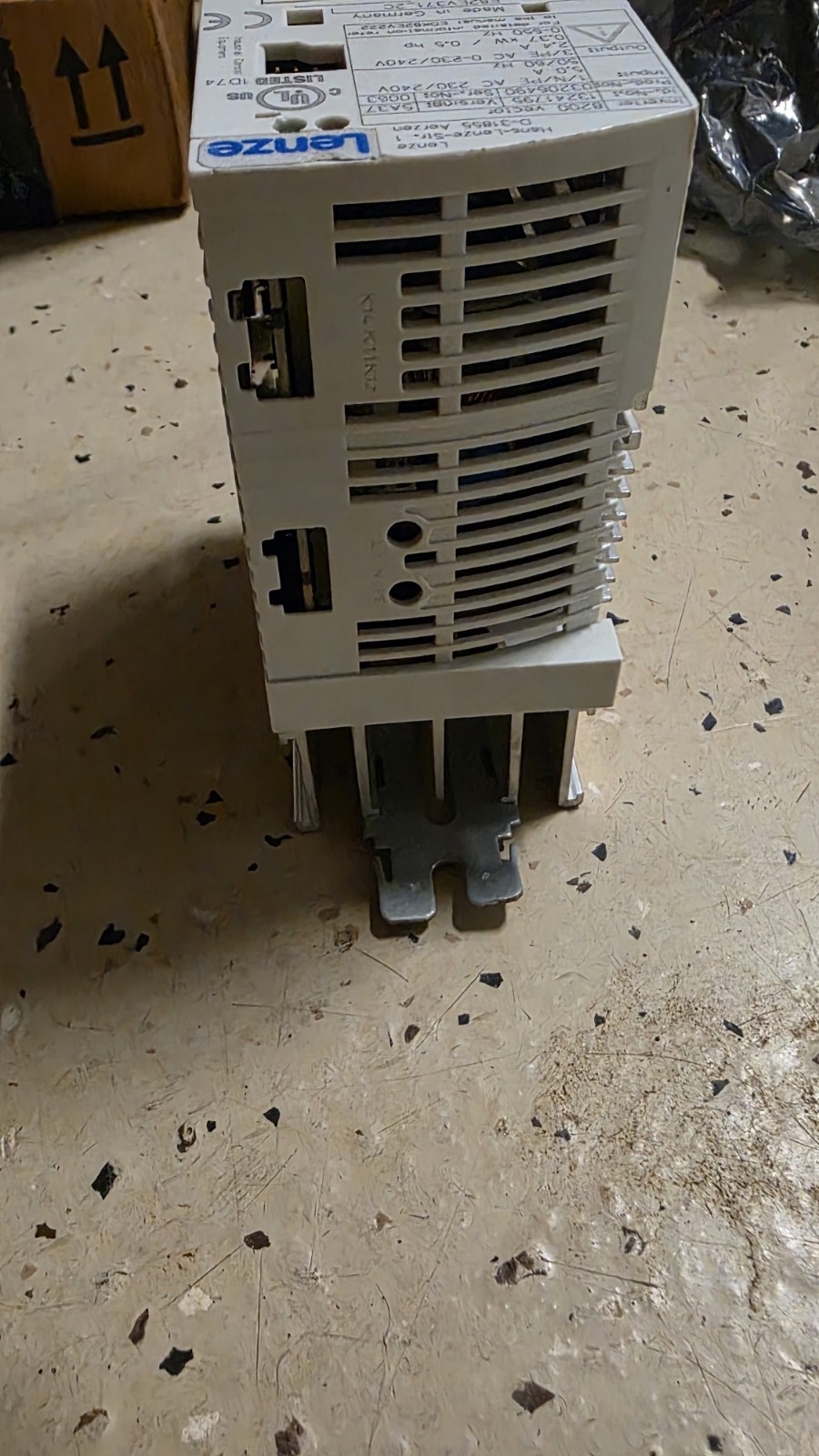 E82EV371K2C LENZE Inverter 8200 Vector E82EV371_2C E82EV371K2C *G-T2