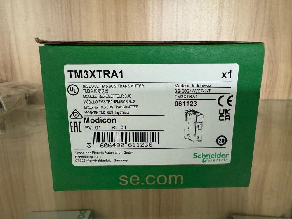 For NEW Schneider Programmable Logic Controller Module TM3XTRA1 With box