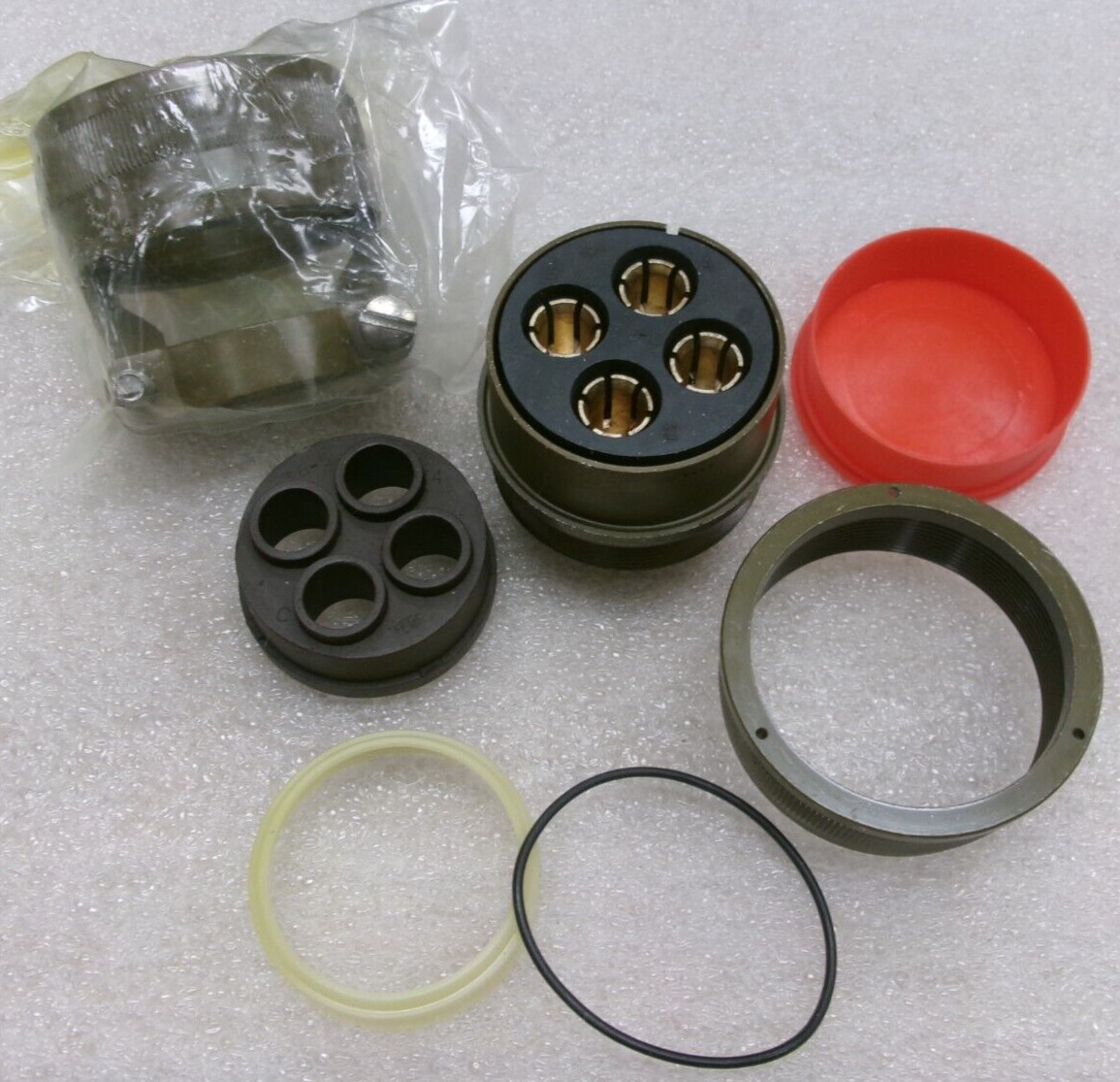 ITT CANNON – 4 Socket 5015 CONNECTOR ACC J MS3106E36-5S 1013C #688K