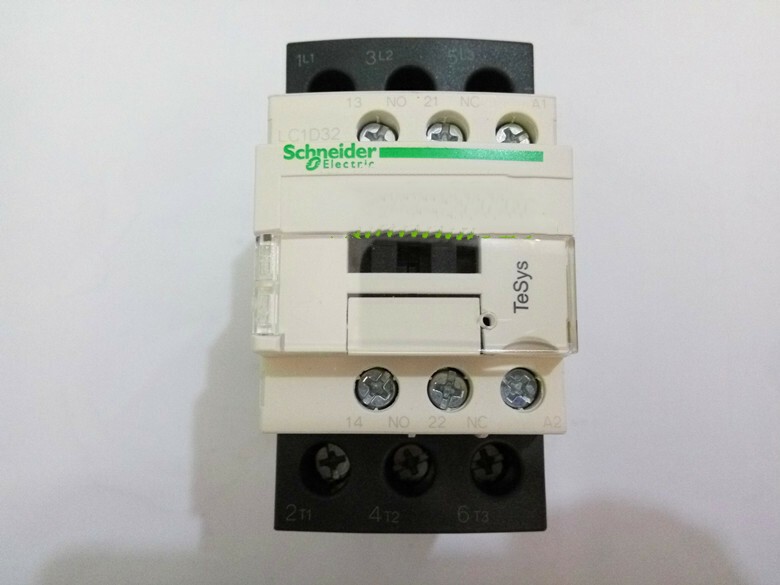 Schneider LC1D32F7C Telemecanique Contactor 32A 110V AC New In Box US Free TAX