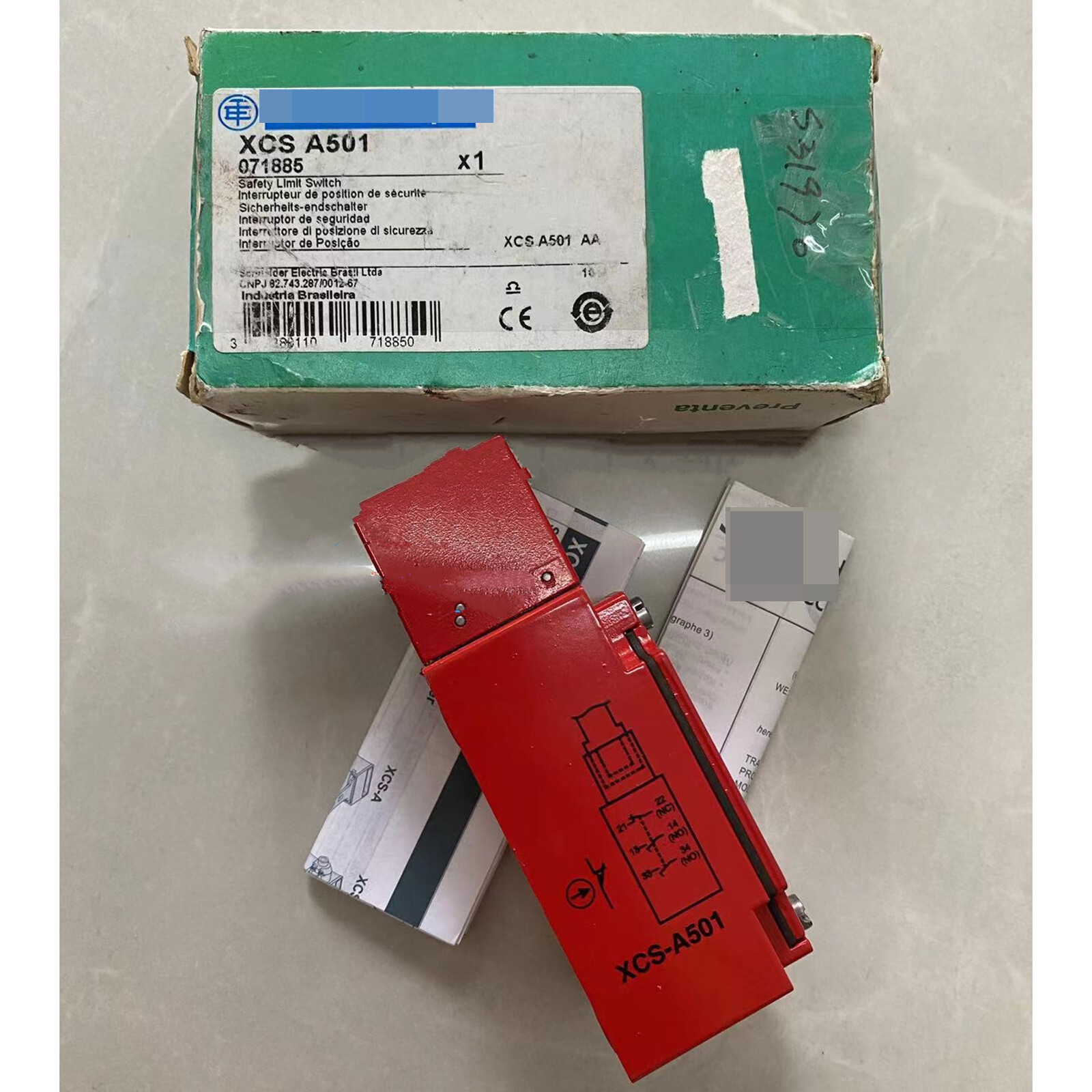 1PC NEW Schneider safety switch XCSA501 XCS-A501 Fast Delivery
