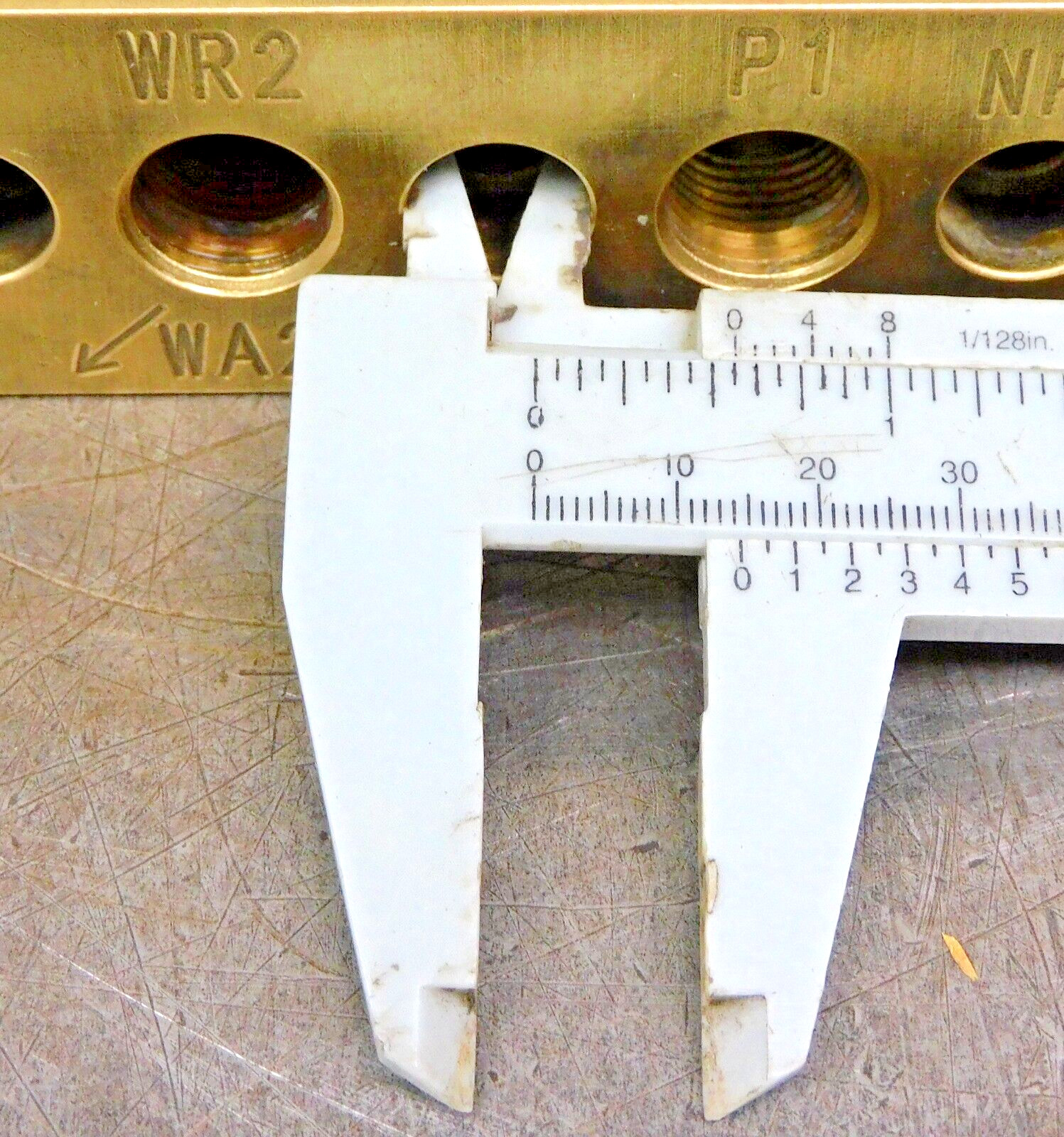 Brass Manifold 15 Port 1/4, 3/8, 1/2 in. NPT 8 in. L x 1-1/2 in. W