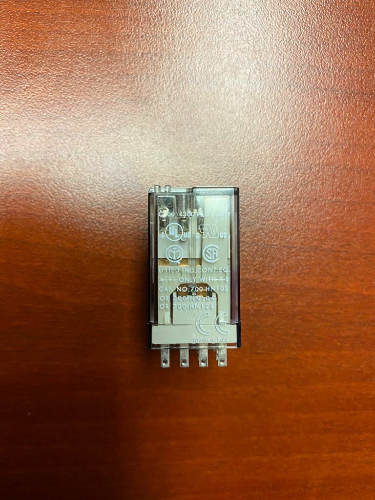 NEW ALLEN BRADLEY RELAY 700-HC24A1-4 SER D 120 VAC W 700-HN104 SER D Base