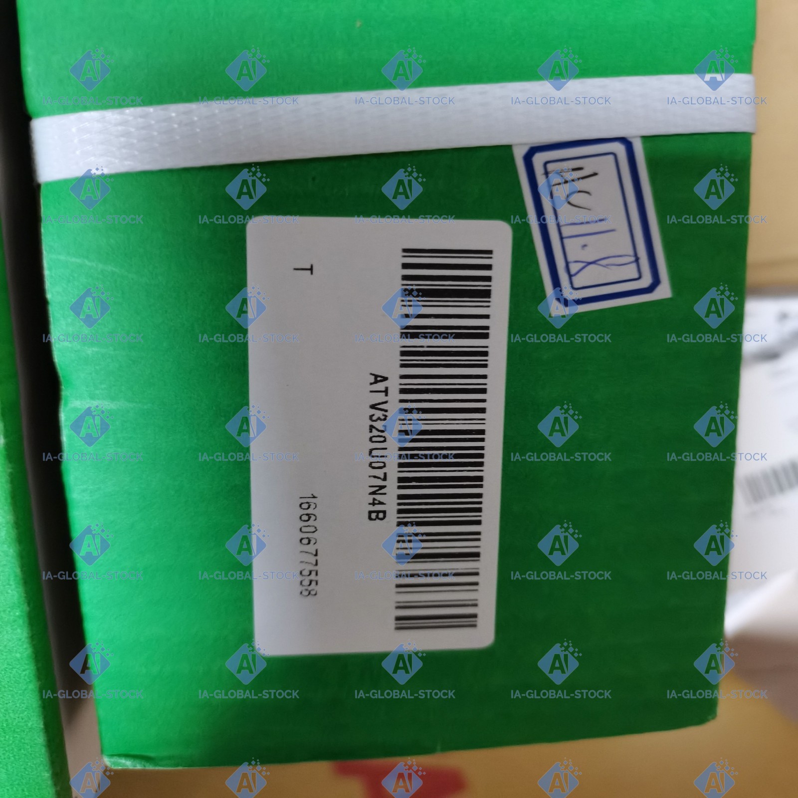 One Brand New SCHNEIDER ATV320U07N4B Frequency Converter Fast delivery