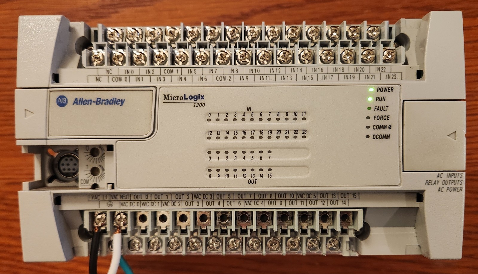 Allen-Bradley 1762-L40AWAR /C MicroLogix 1200 PLC 40 Point Controller – READ