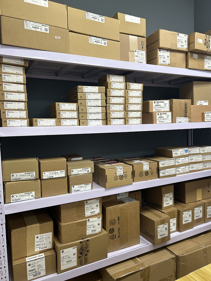 1762-L40AWA 1PC NEW ALLEN BRADLEY 1762L40AWA MicroLogix 1200 40 Piont Controller