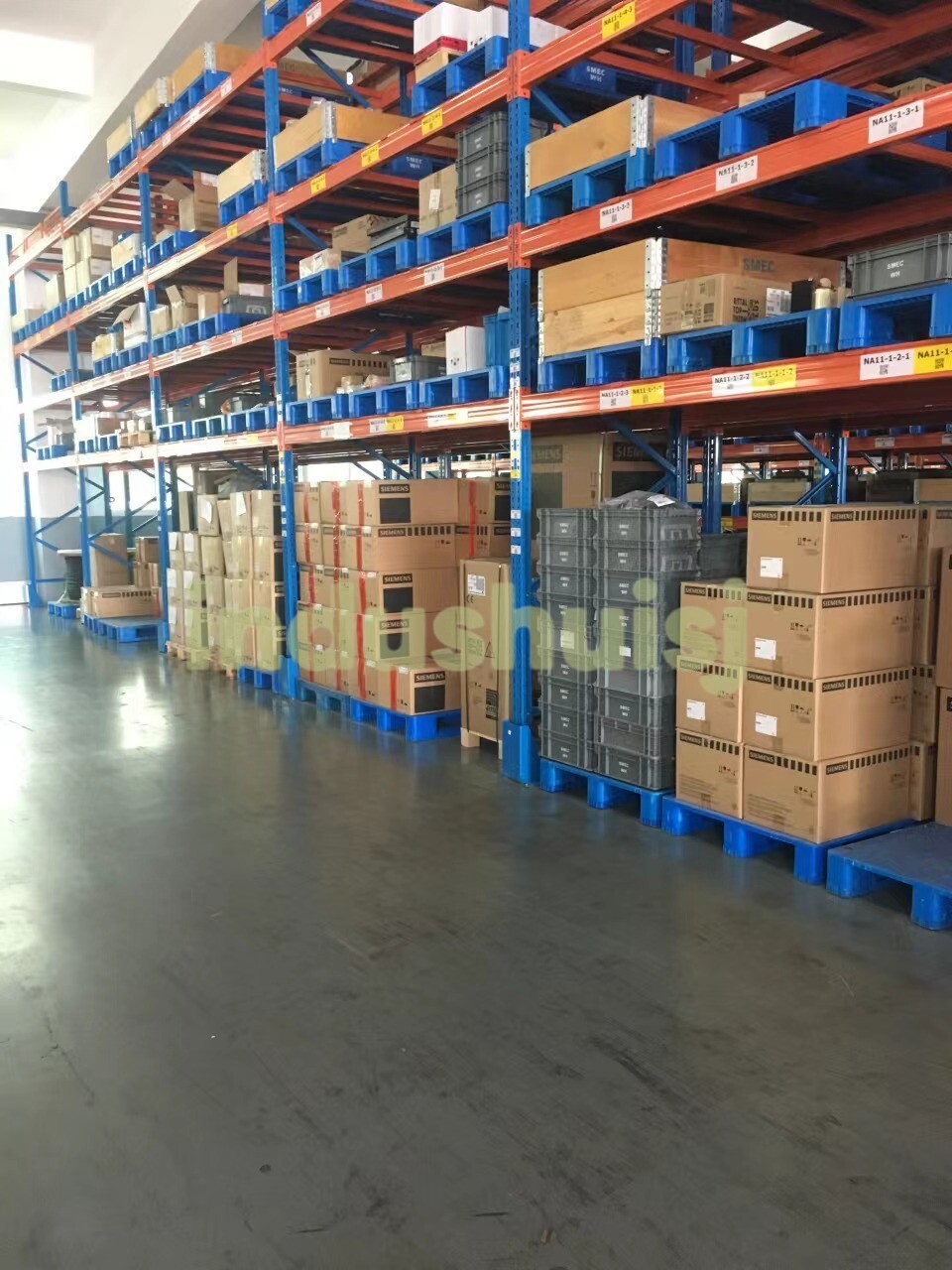 6SL3 210-1KE12-3AP1 NEW SIEMENS 6SL3210-1KE12-3AP1 G120C rated power: 0.75 kW
