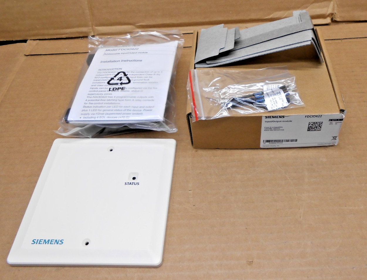 NEW SIEMENS FDCIO422 S54322-F4-A1 INPUT/OUTPUT MODULE MONITOR 120VAC 4 OUTPUT