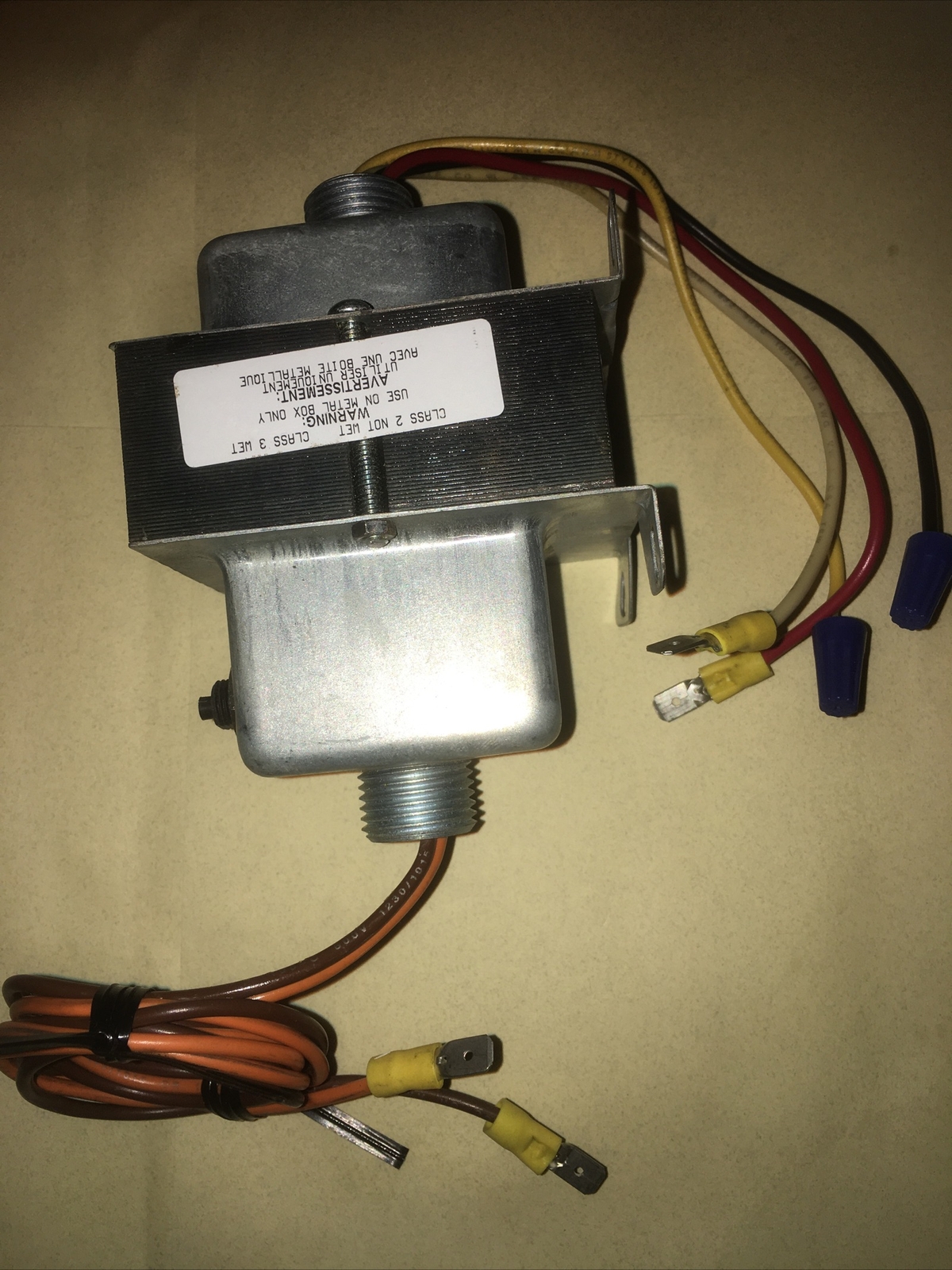 JOHNSON CONTROLS Y66T13-0 TRANSFORMER 120/208/240Vac Primary 24Vac Secondary