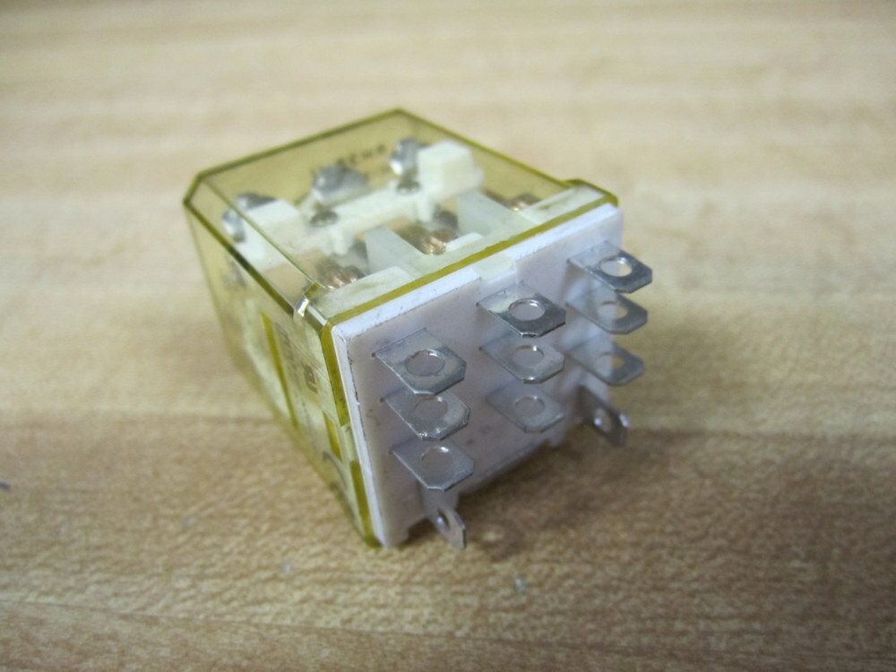 IDEC RH3B-U AC120V Ice Cube Relay RH3BUAC120V