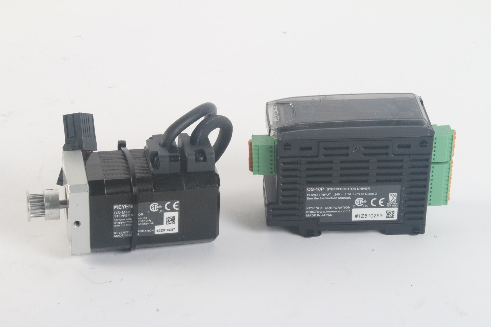 Keyence QS-10P Stepper Motor Driver W/ Keyence QS-M42 Stepper Motor